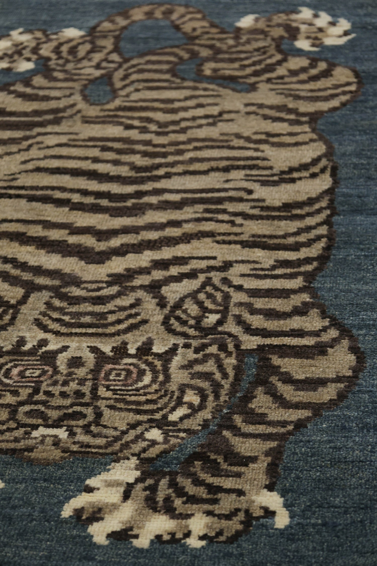 Tiger King Handwoven Contemporary Rug, J78070