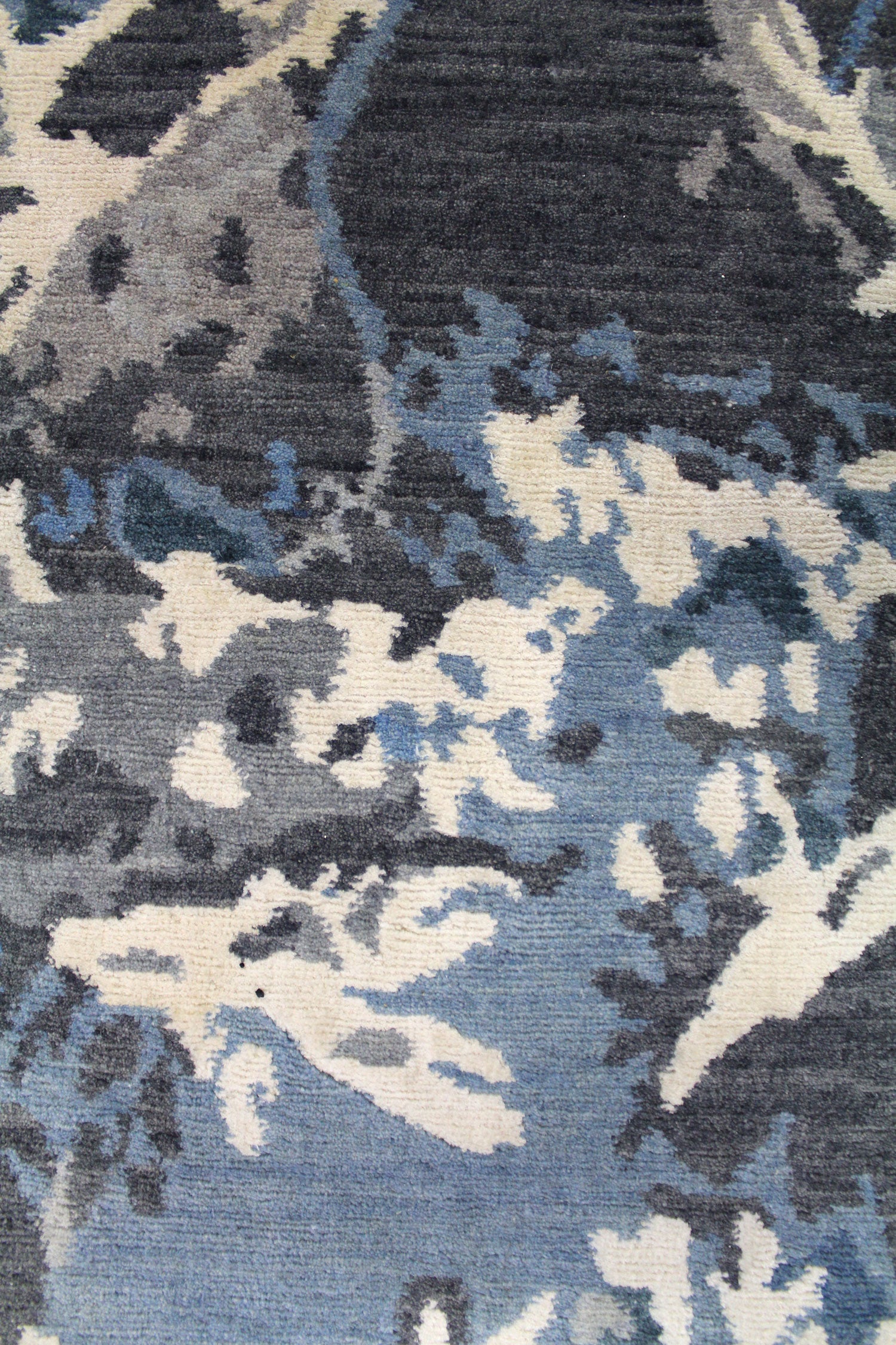 Winter ParkContemporary Rug, J60378