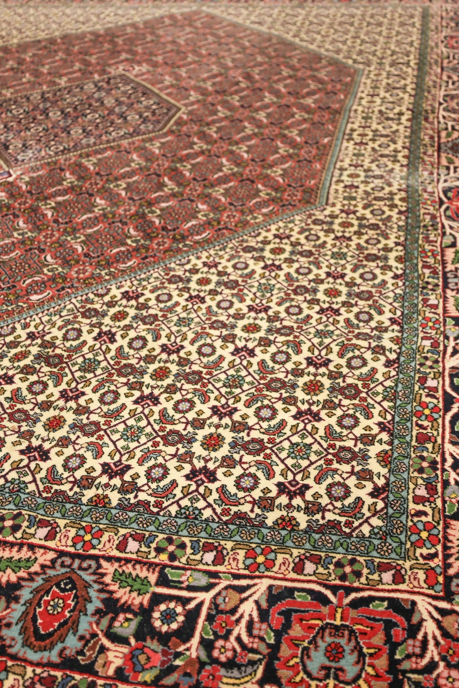 Bijar Handwoven Traditional Rug, J76396