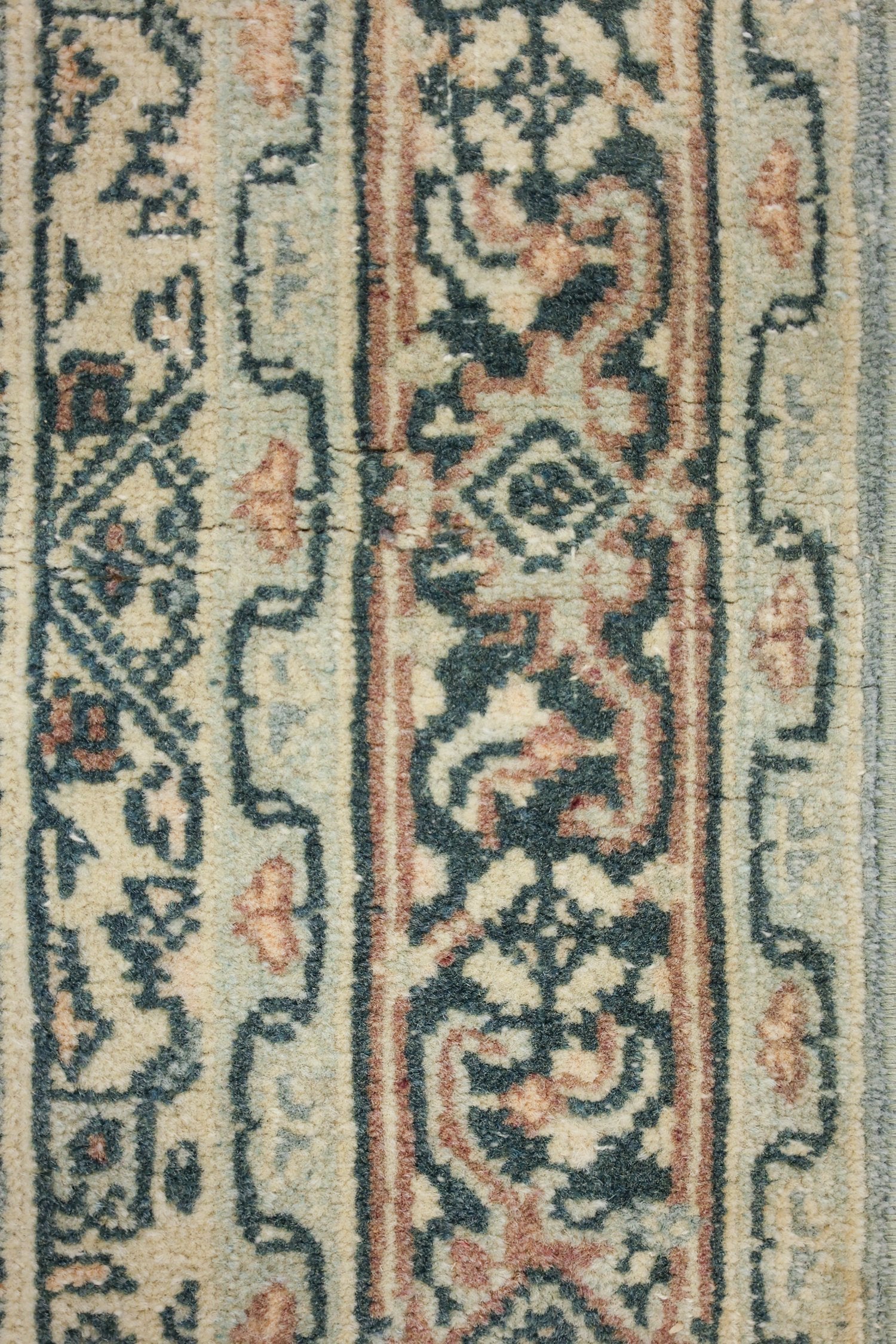 Vintage Bijar Handwoven Traditional Rug, J76631