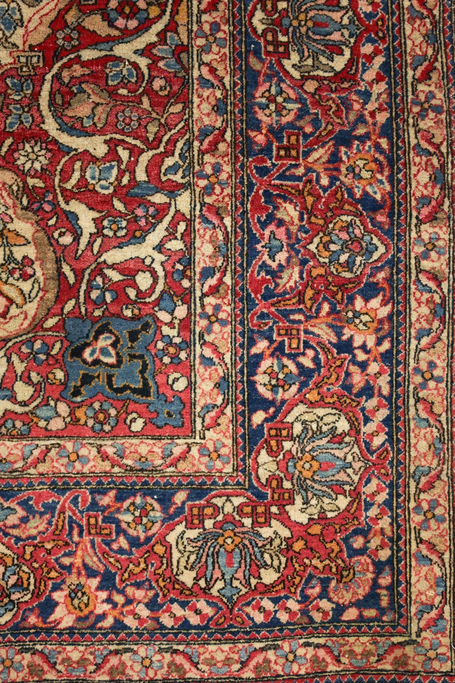 Antique Isfahan Handwoven Traditional Rug, J76413