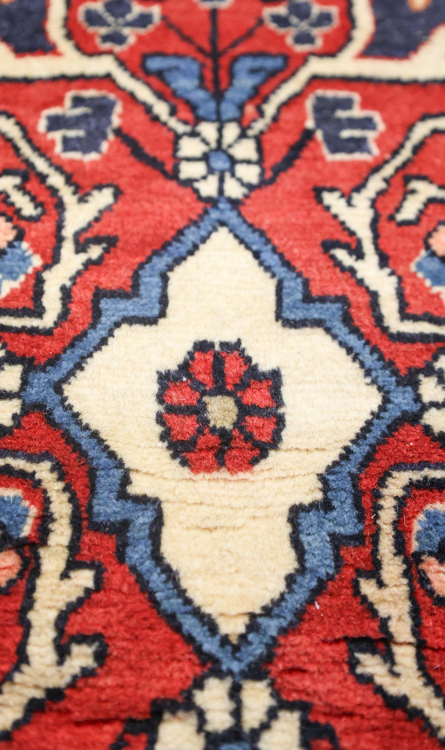 Vintage Jozanne Sarouk Handwoven Traditional Rug, J75053