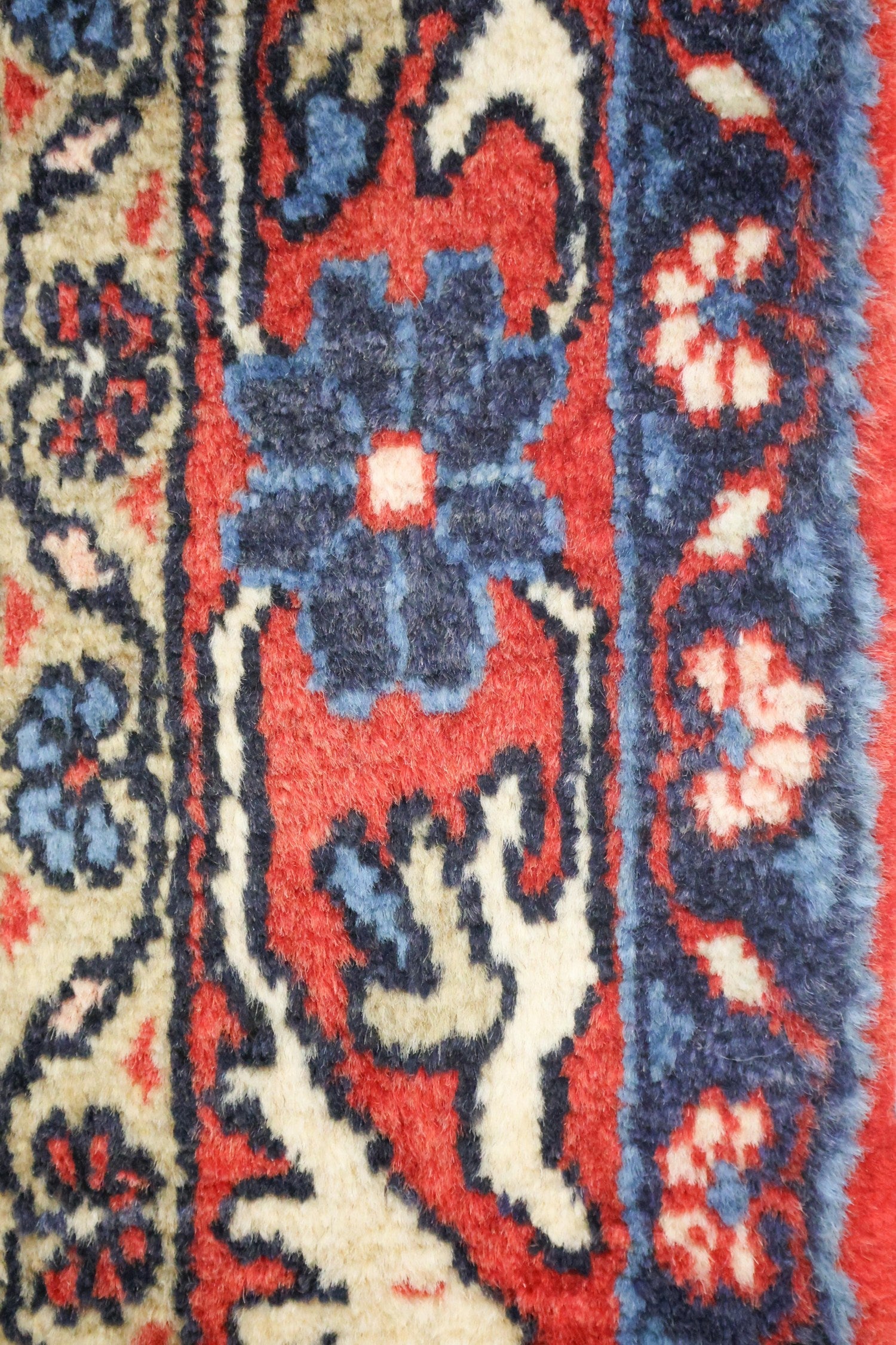 Vintage Jozanne Sarouk Handwoven Traditional Rug, J75053