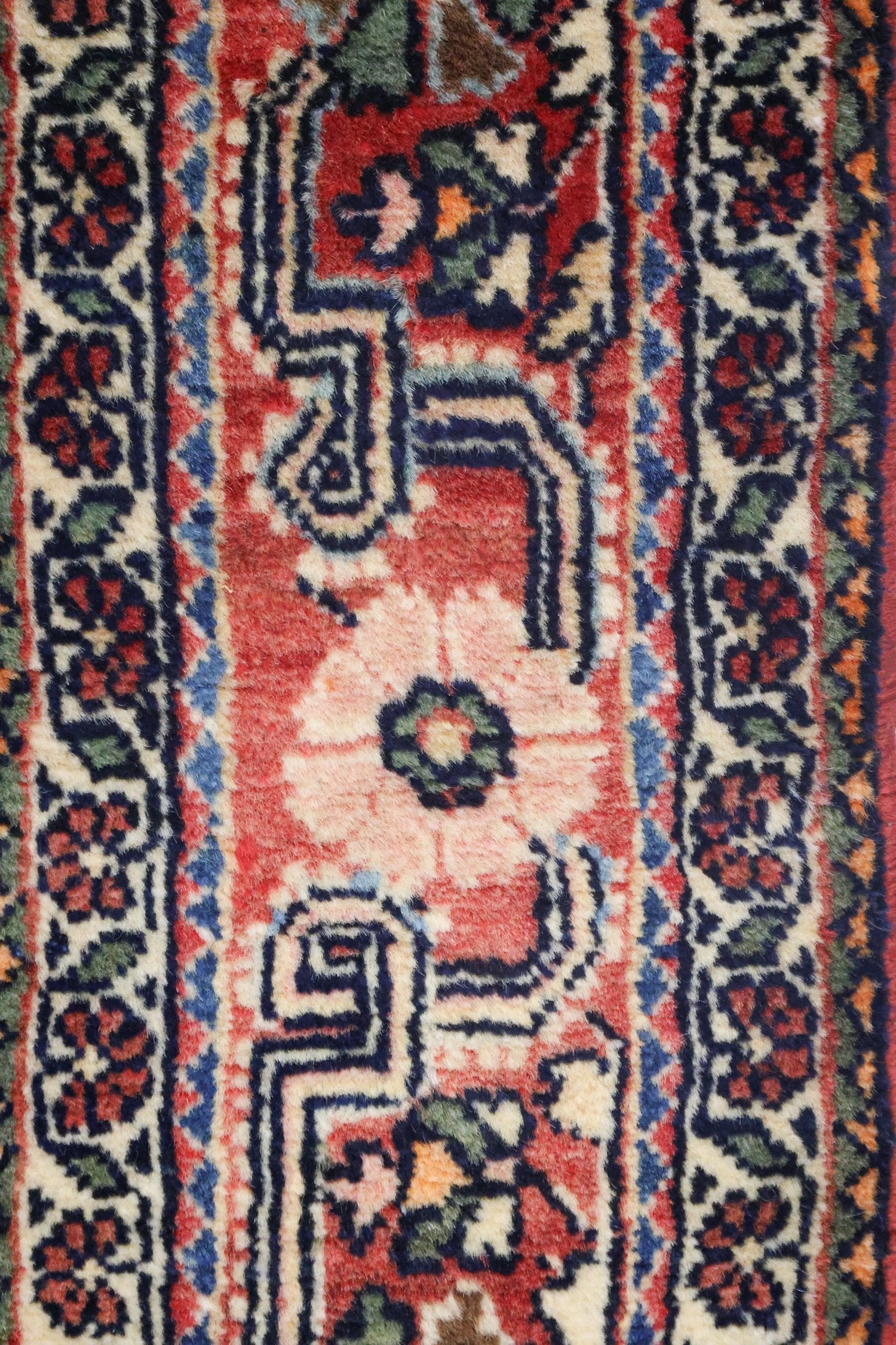 Vintage Jozanne Sarouk Handwoven Traditional Rug, J75078