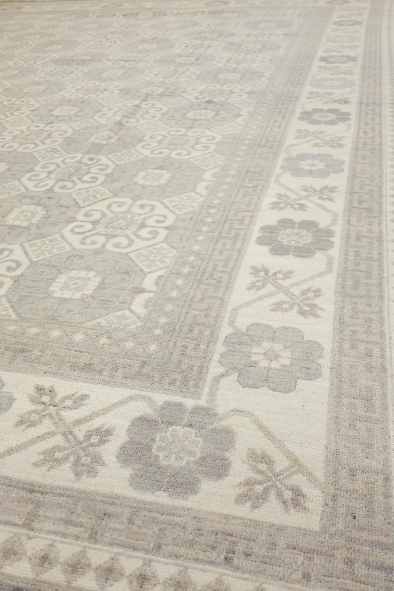 Khotan Handwoven Traditional Rug, J76505