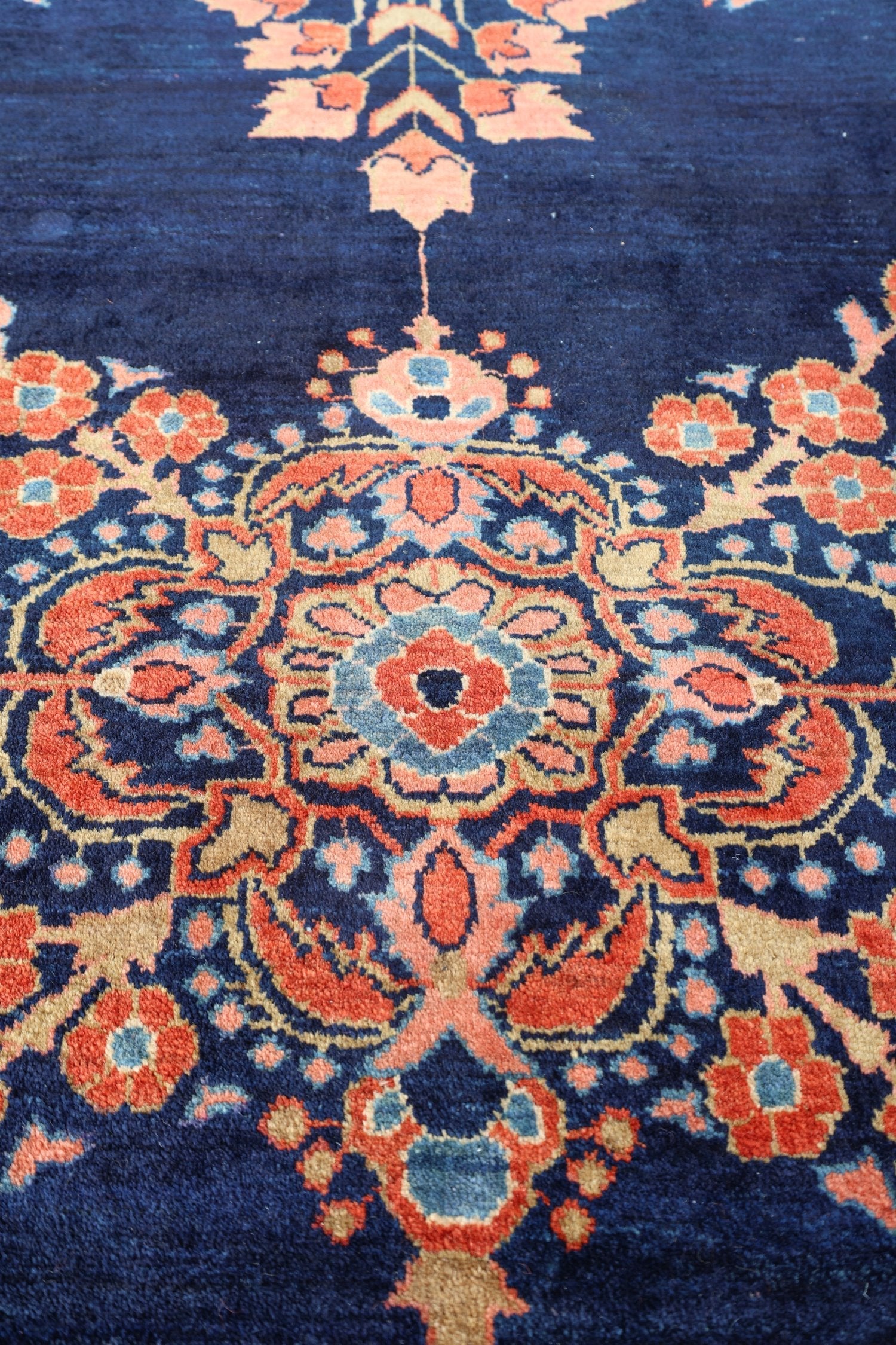 Antique Mahajaran Sarouk Handwoven Traditional Rug, J75011