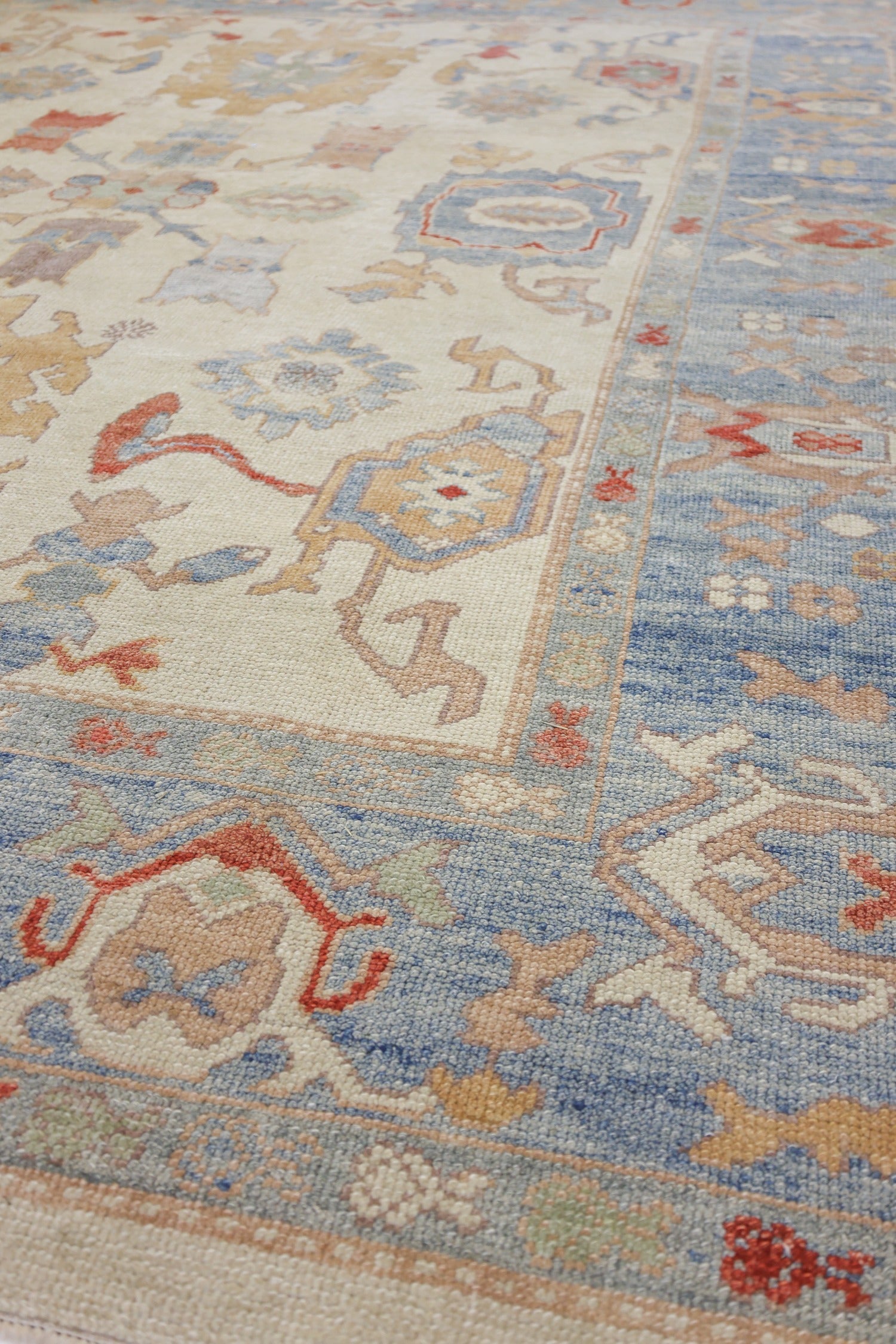 Oushak Traditional Rug, 79090