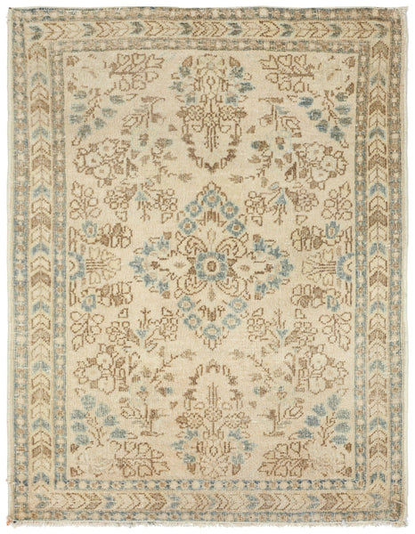 Vintage Sarouk Handwoven Traditional Rug