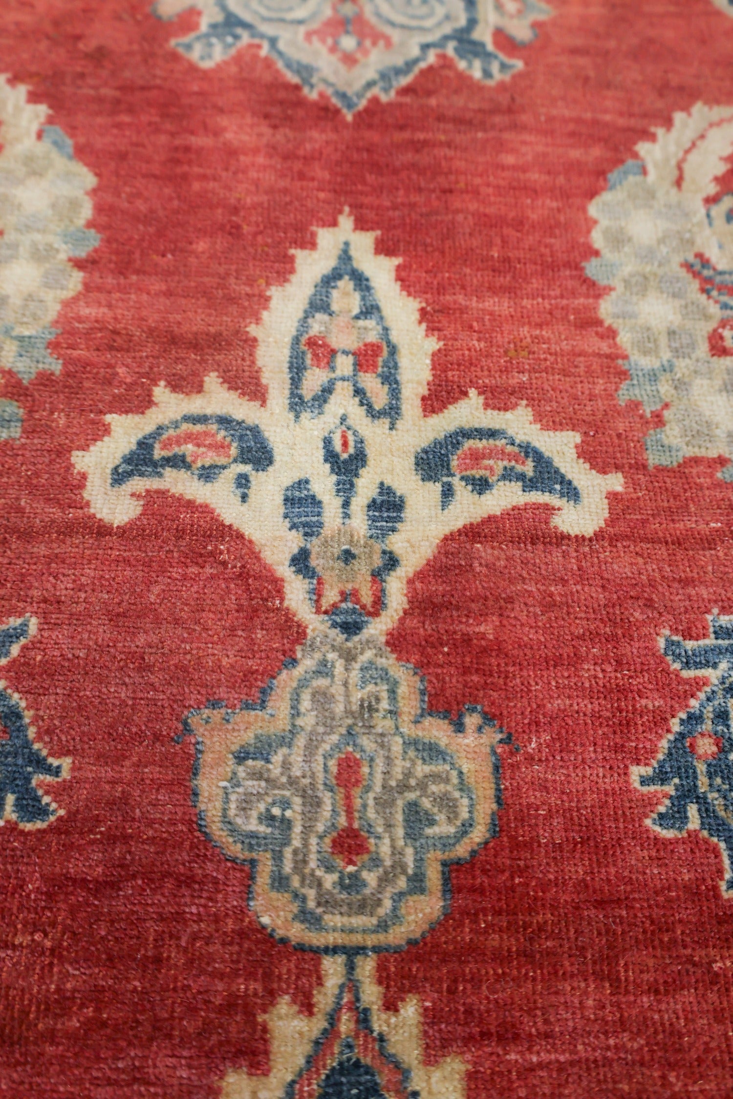 Vintage Sarouk Handwoven Traditional Rug, J74028