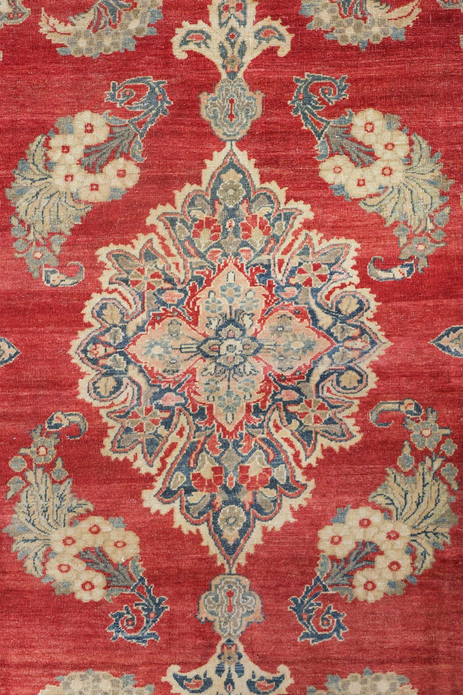 Vintage Sarouk Handwoven Traditional Rug, J74028