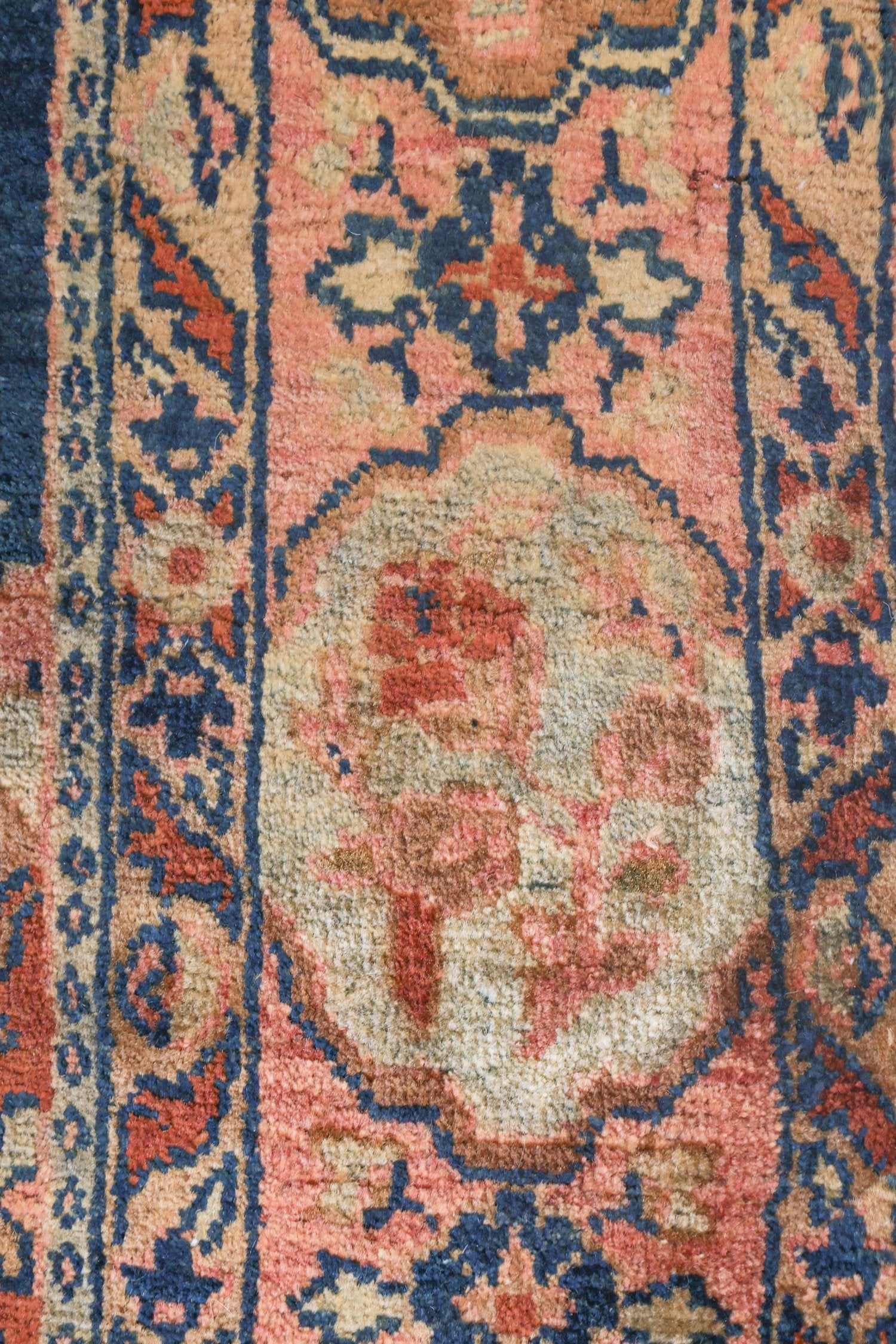 Antique Sarouk Handwoven Traditional Rug, J74041