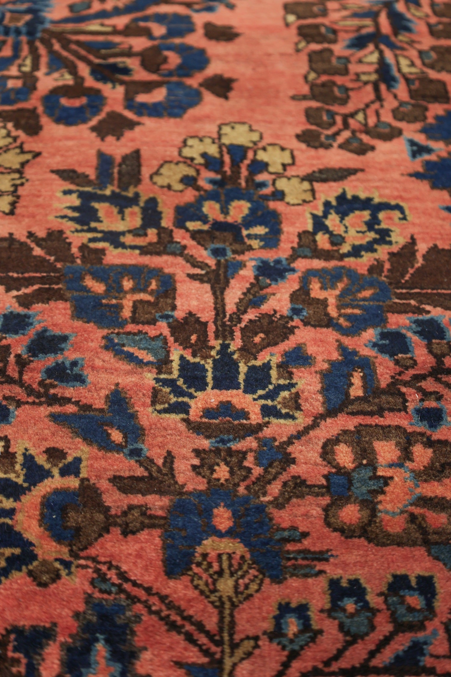 Antique Sarouk Handwoven Traditional Rug, J74042