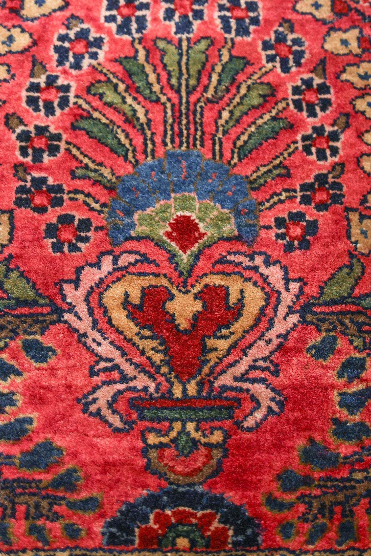 Antique Sarouk Handwoven Traditional Rug, J76414