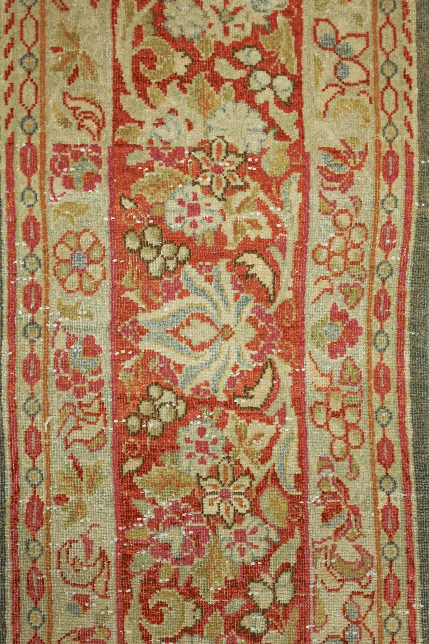 Vintage Sarouk Handwoven Traditional Rug, 71930