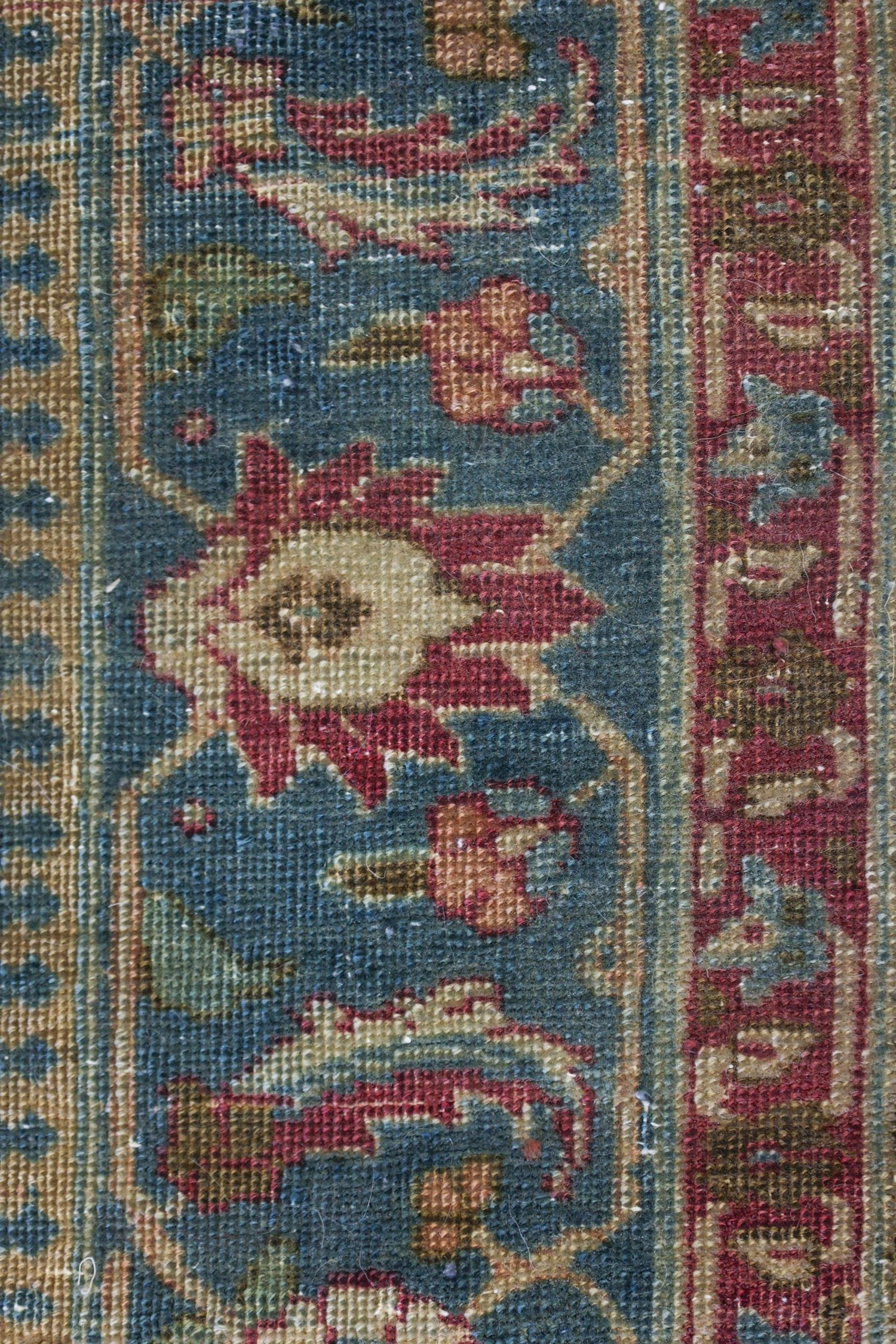 Vintage Sarouk Handwoven Traditional Rug, J69281