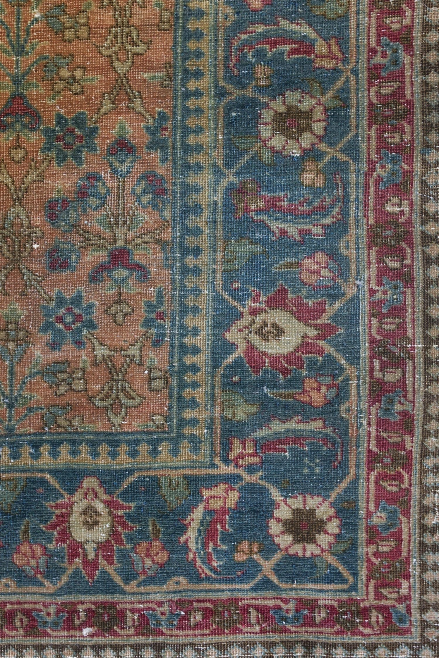 Vintage Sarouk Handwoven Traditional Rug, J69281