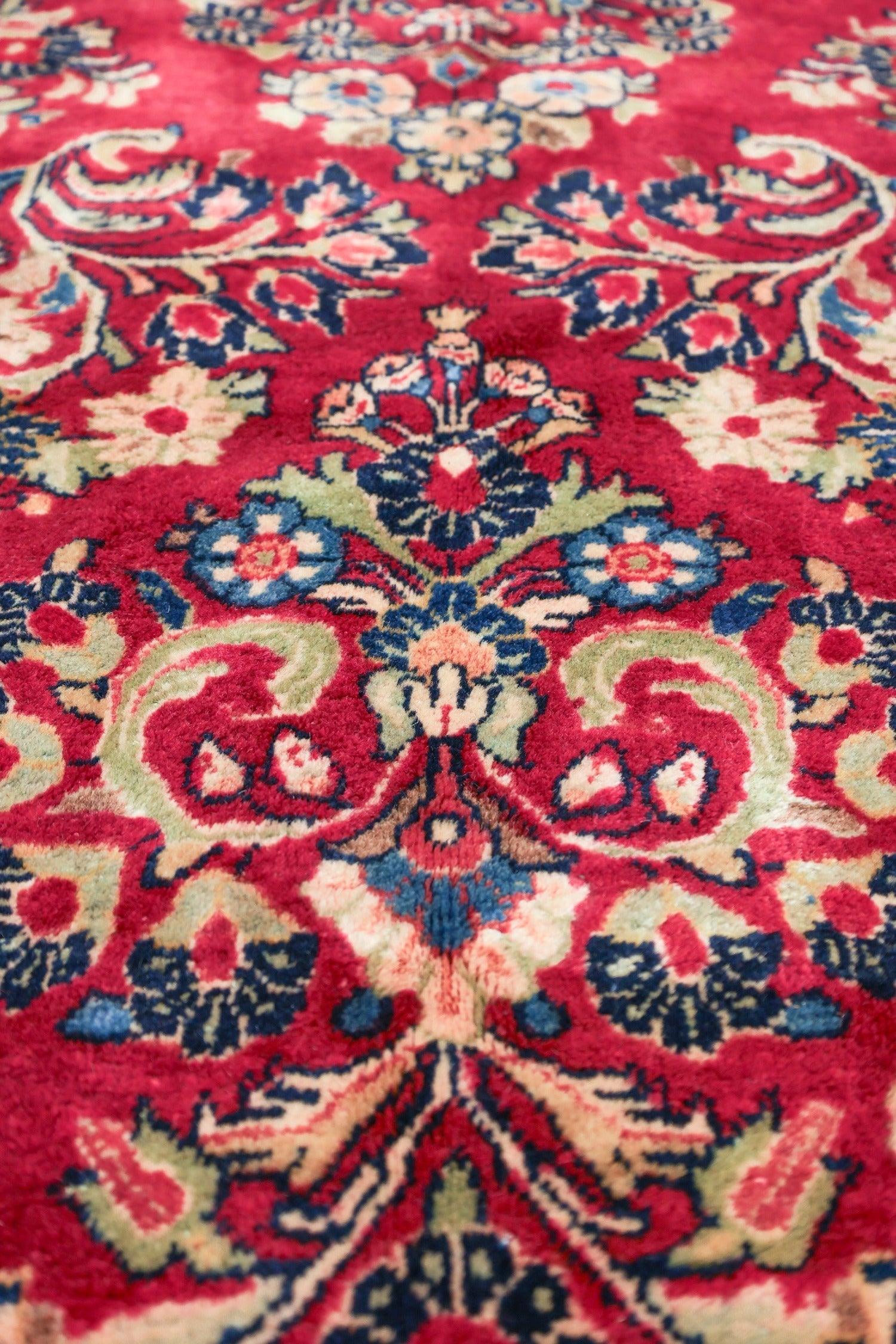 Antique Sarouk Handwoven Traditional Rug, J72116