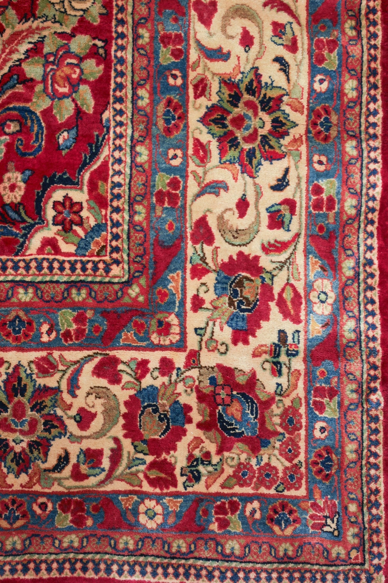 Antique Sarouk Handwoven Traditional Rug, J72116