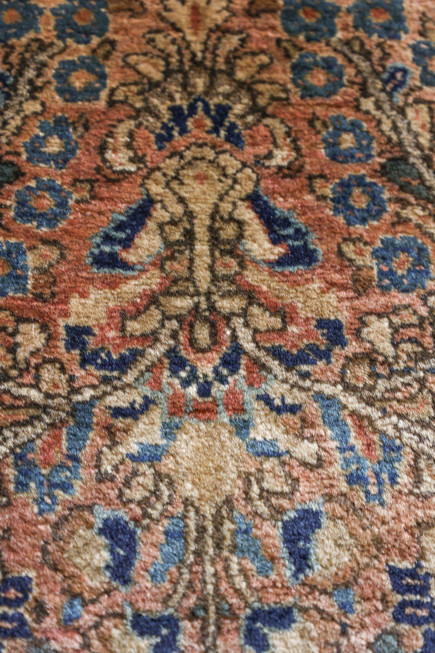 Antique Sarouk Handwoven Traditional Rug, J72129