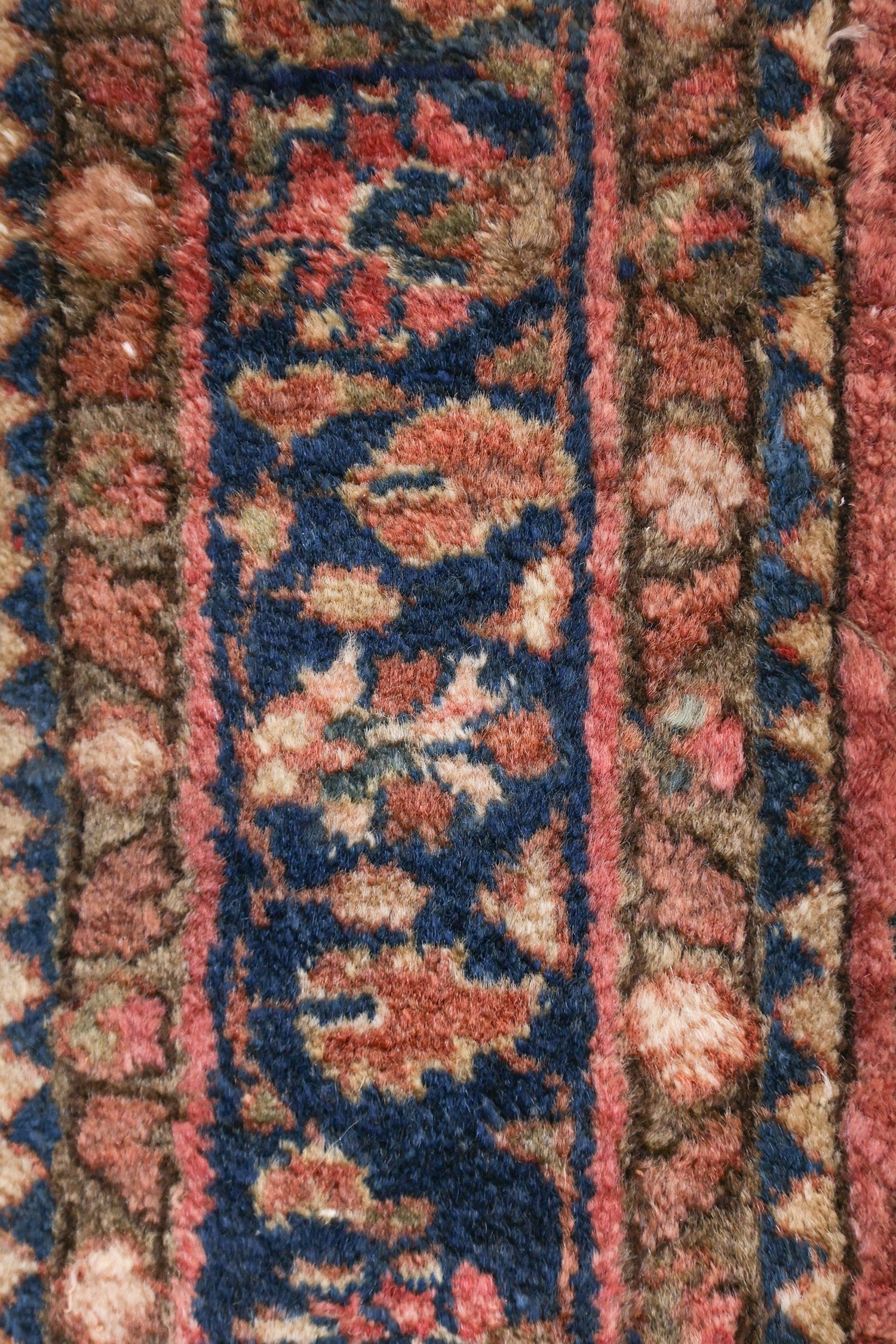 Antique Sarouk Handwoven Traditional Rug, J72134