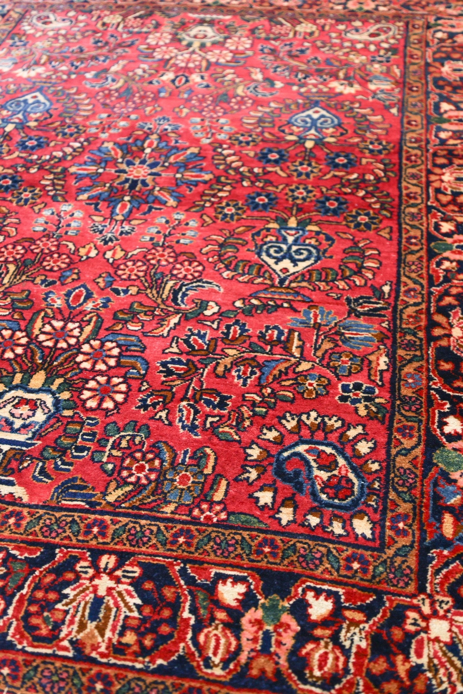 Antique Sarouk Handwoven Traditional Rug, J72136