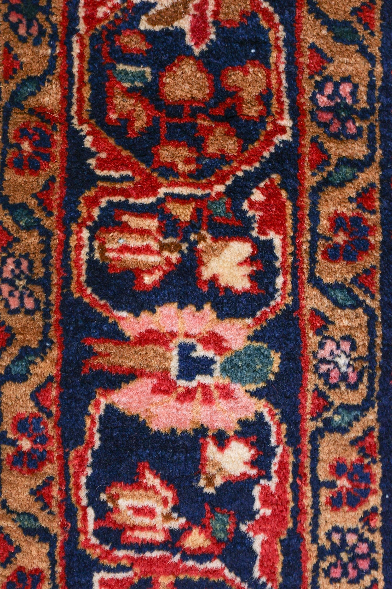 Antique Sarouk Handwoven Traditional Rug, J72136