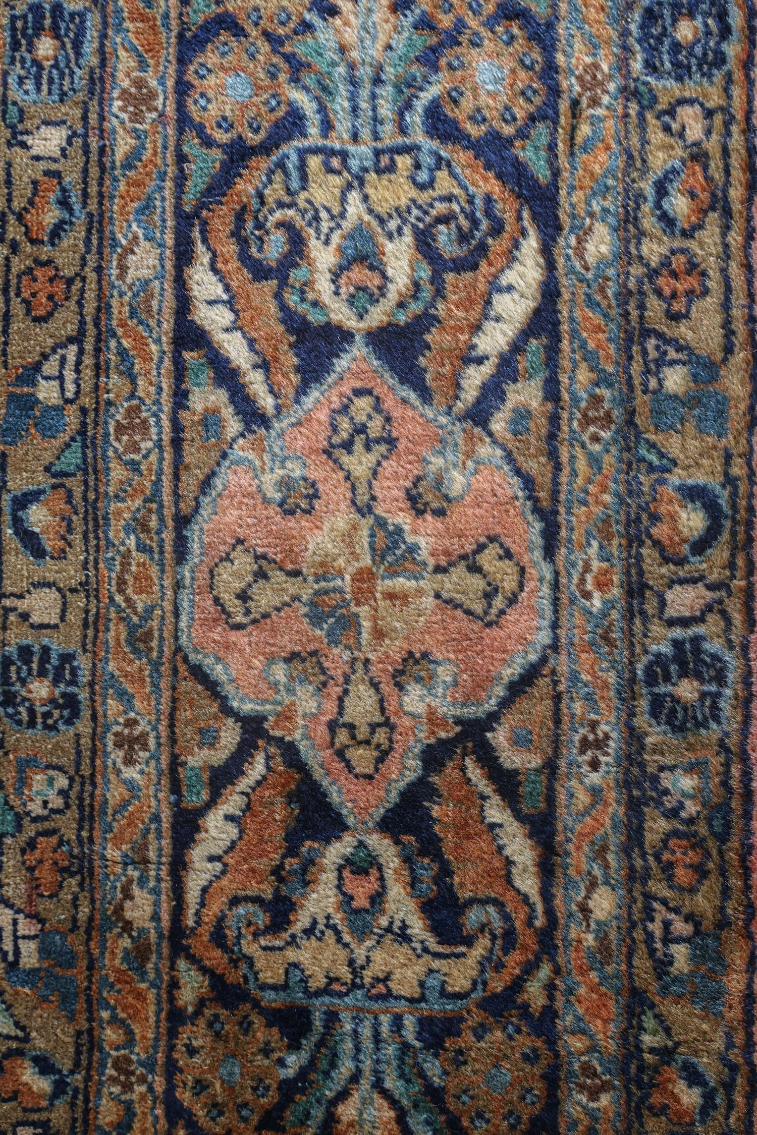 Antique Sarouk Handwoven Traditional Rug, J72142