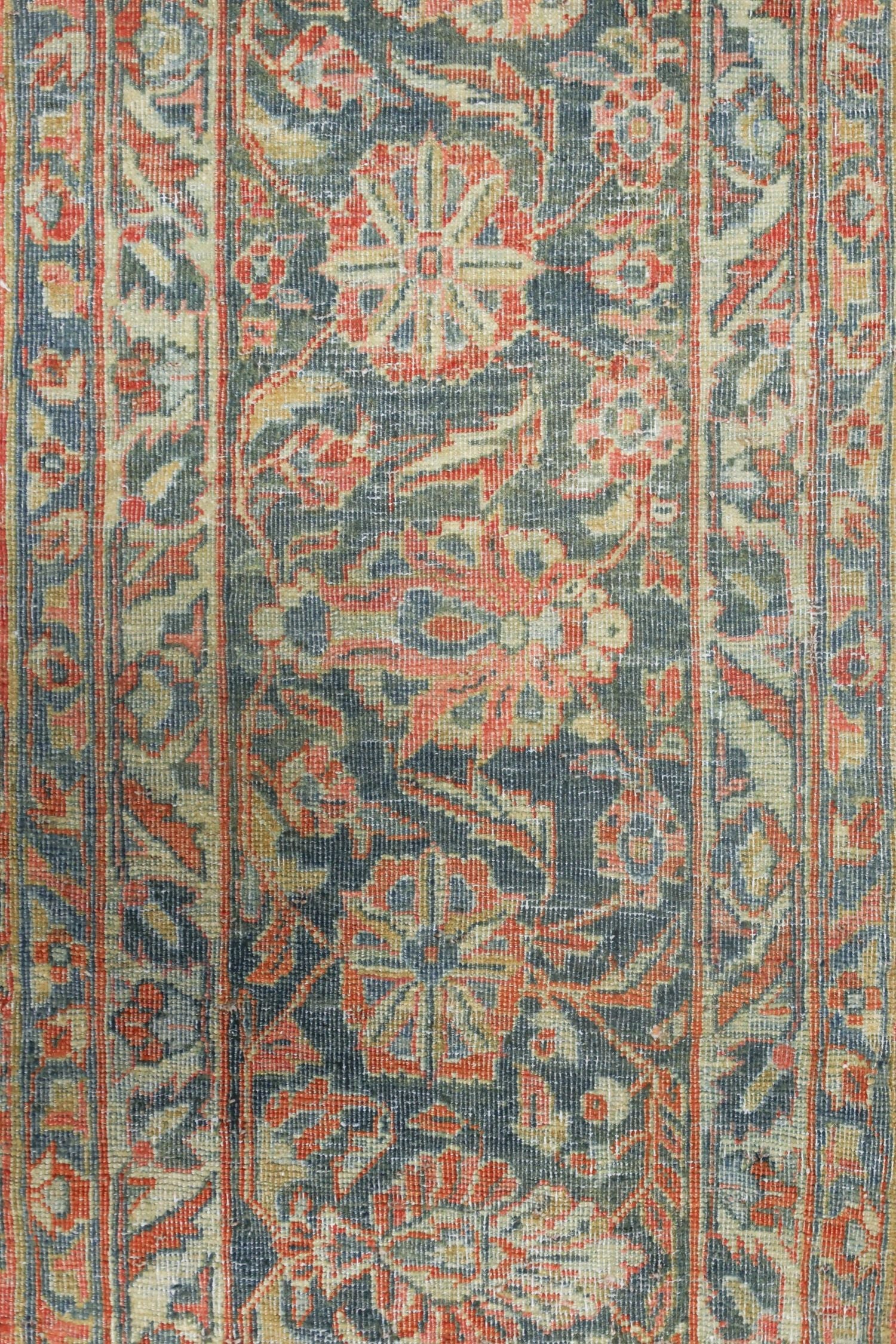 Vintage Sarouk Handwoven Traditional Rug, J73094