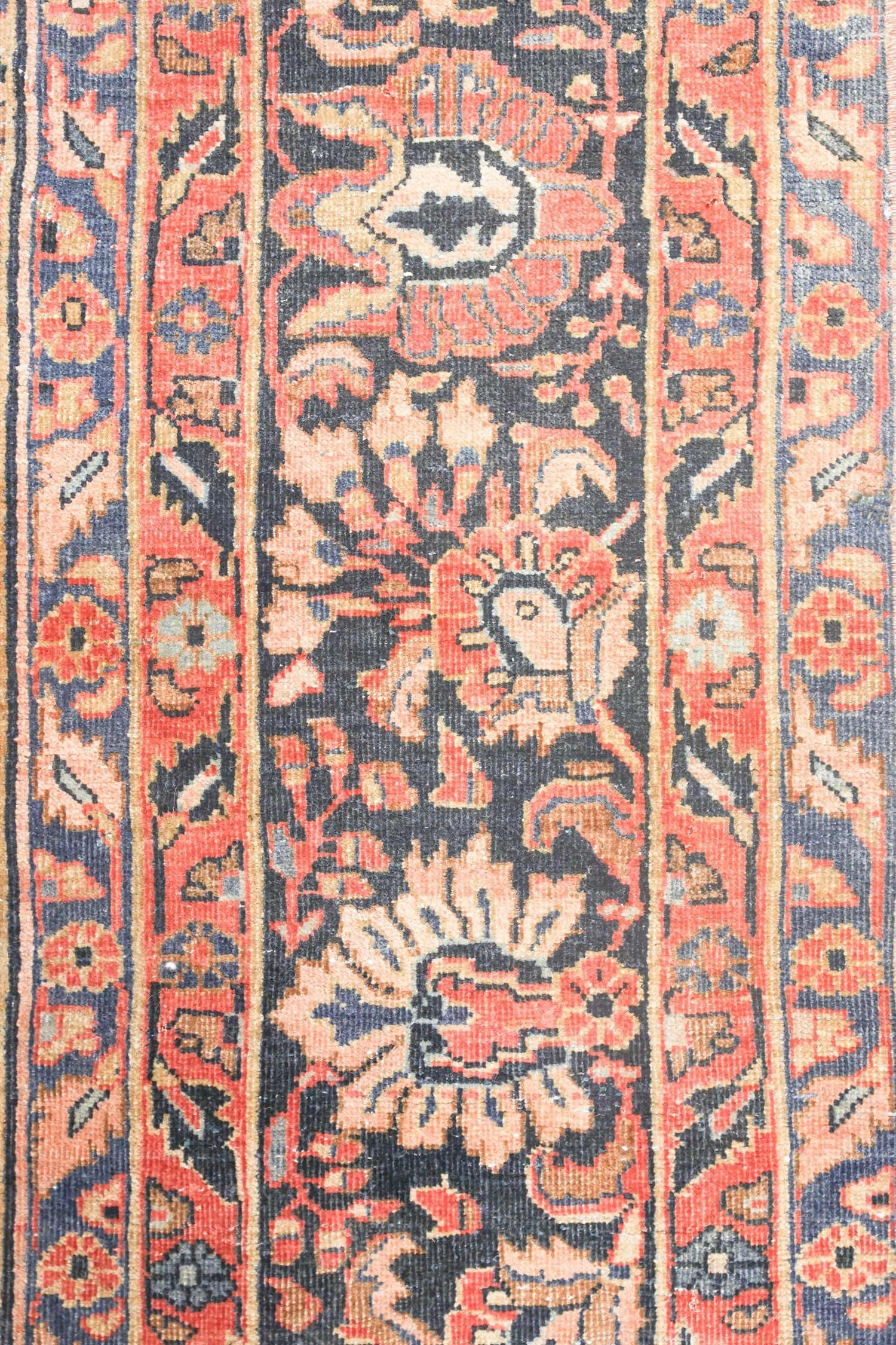 Vintage Sarouk Handwoven Traditional Rug, J73250