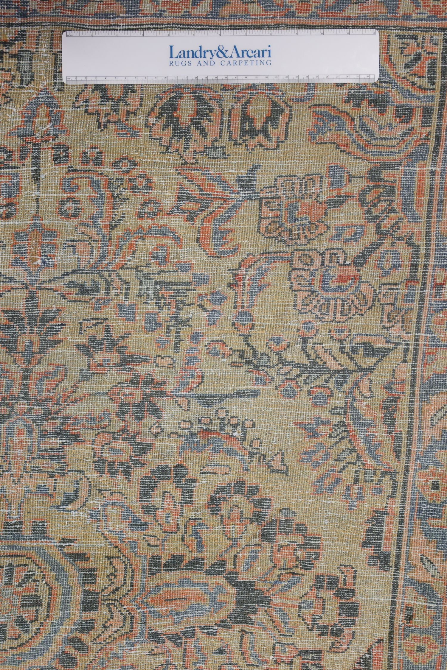 Vintage Sarouk Handwoven Traditional Rug, J73250