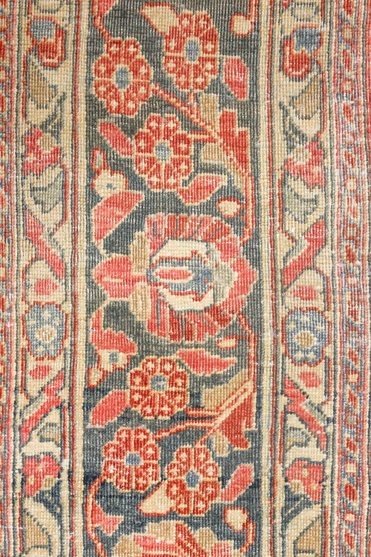 Vintage Sarouk Handwoven Traditional Rug, J73295