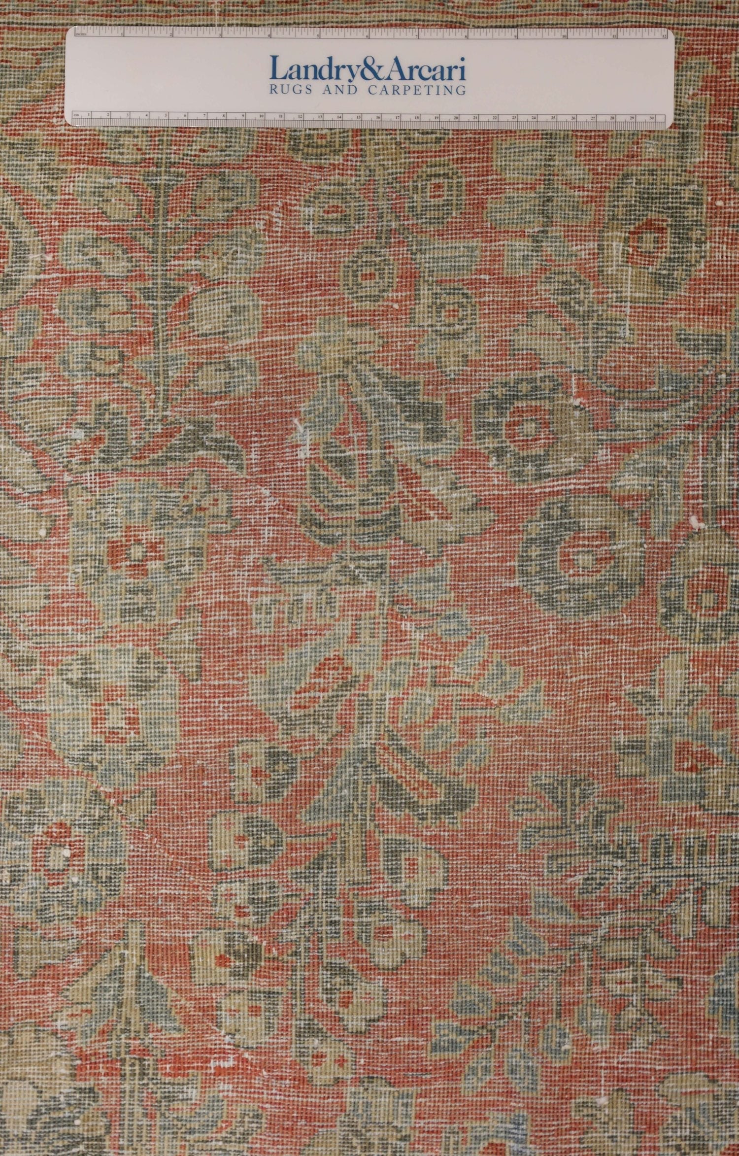 Vintage Sarouk Handwoven Traditional Rug, J73295