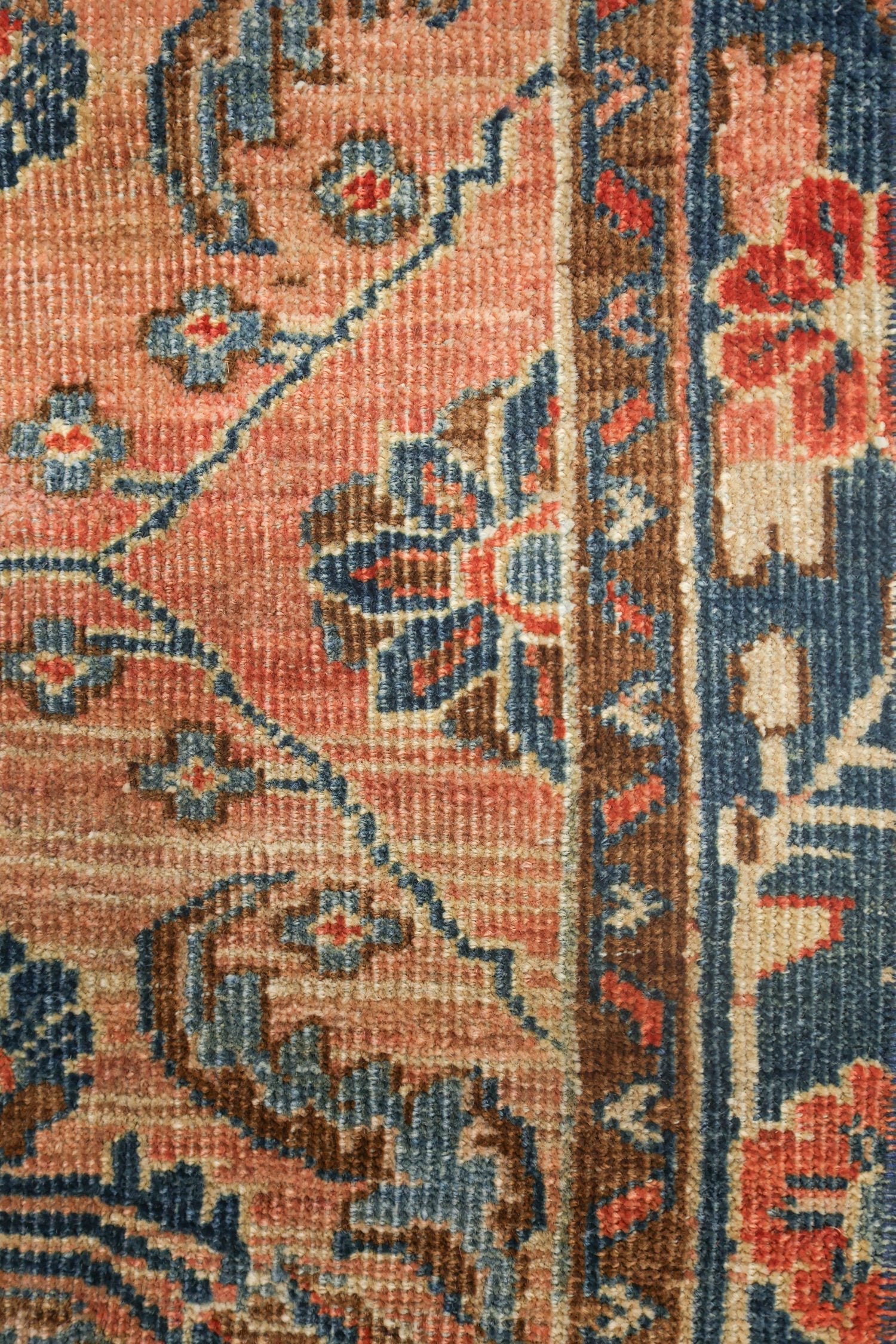 Vintage Sarouk Handwoven Traditional Rug, J73308