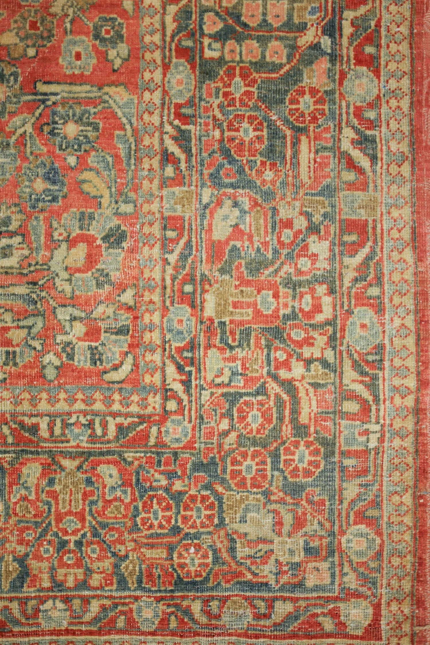 Vintage Sarouk Handwoven Traditional Rug, J73312