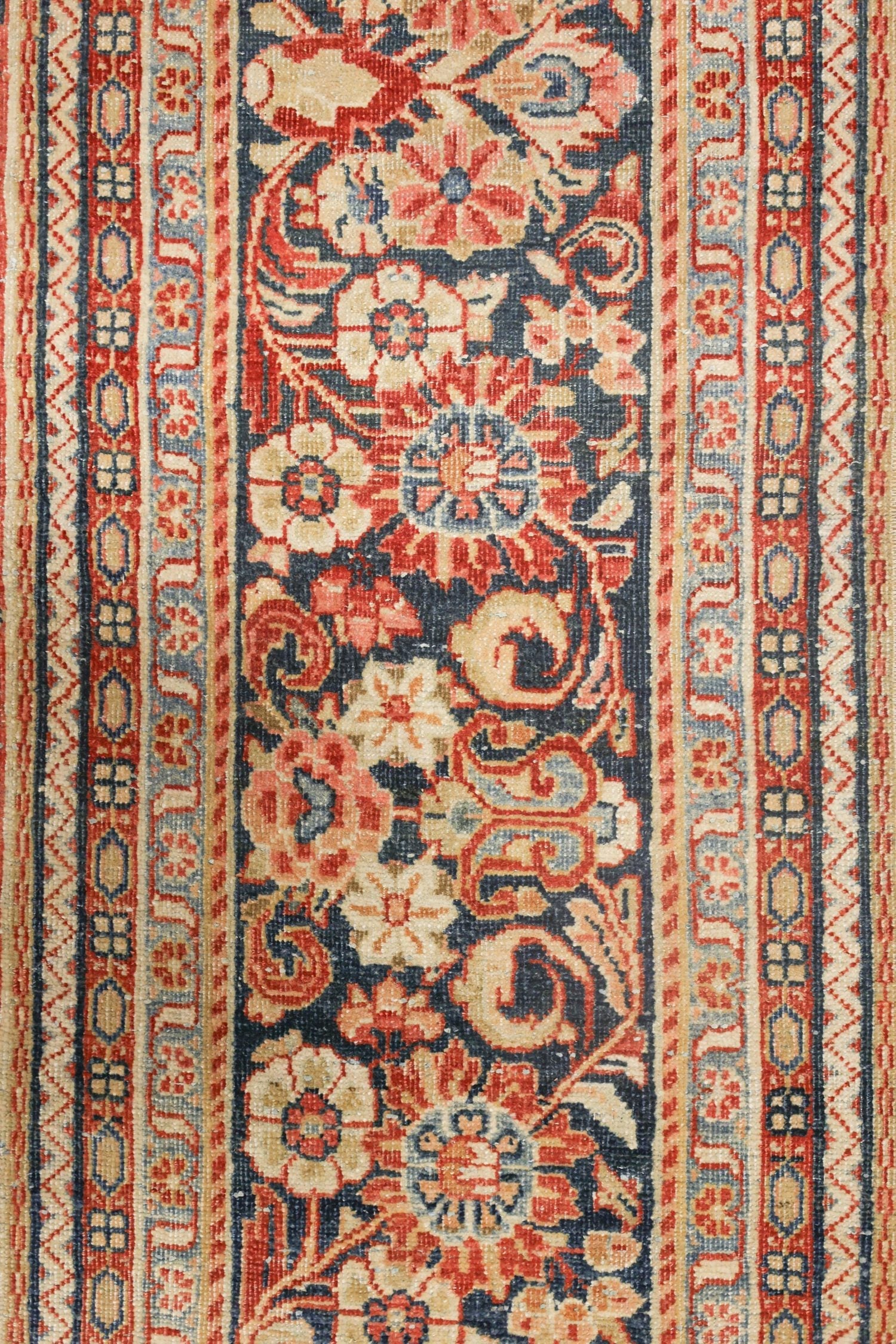 Vintage Sarouk Handwoven Traditional Rug, J73488