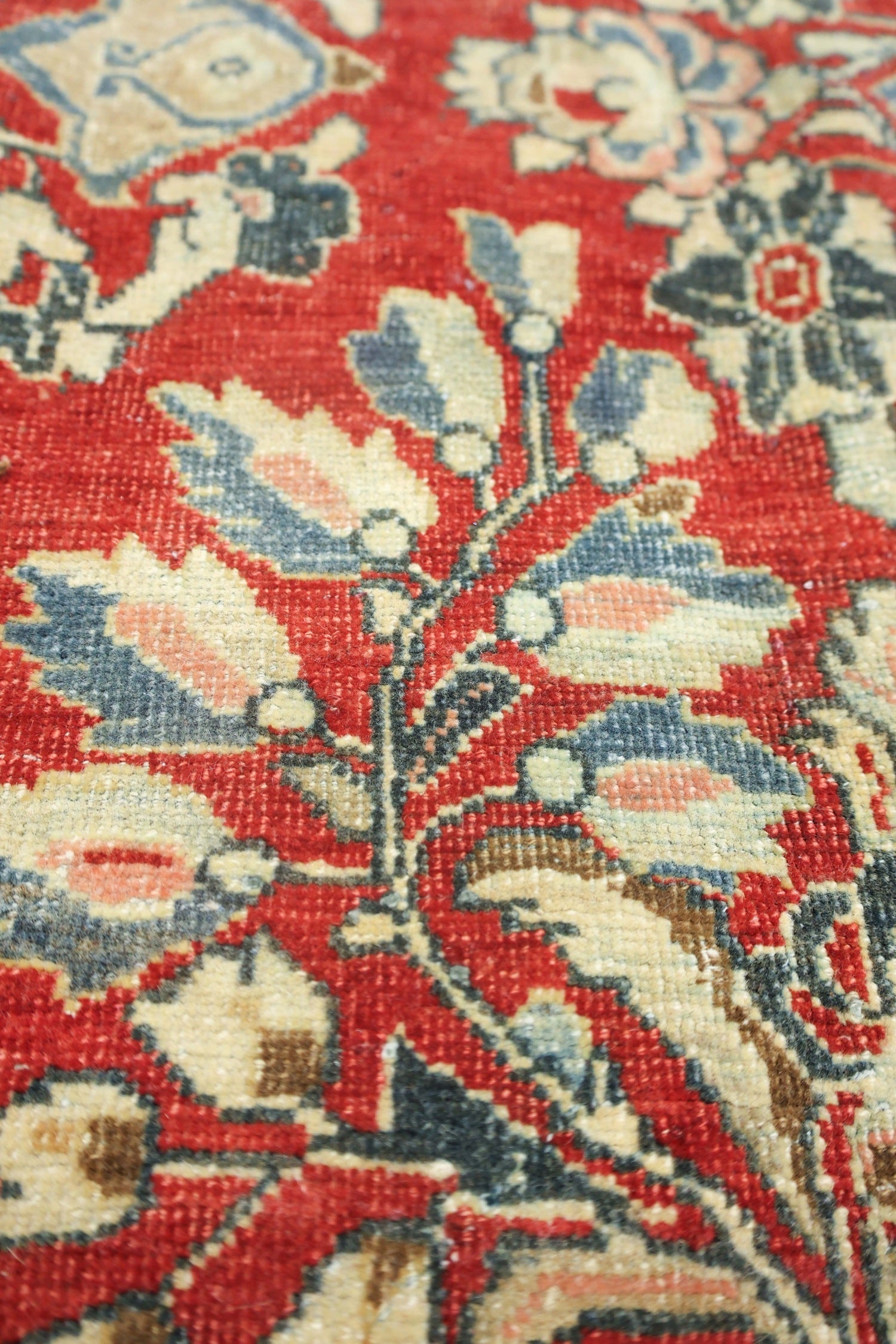 Vintage Sarouk Handwoven Traditional Rug, J73525