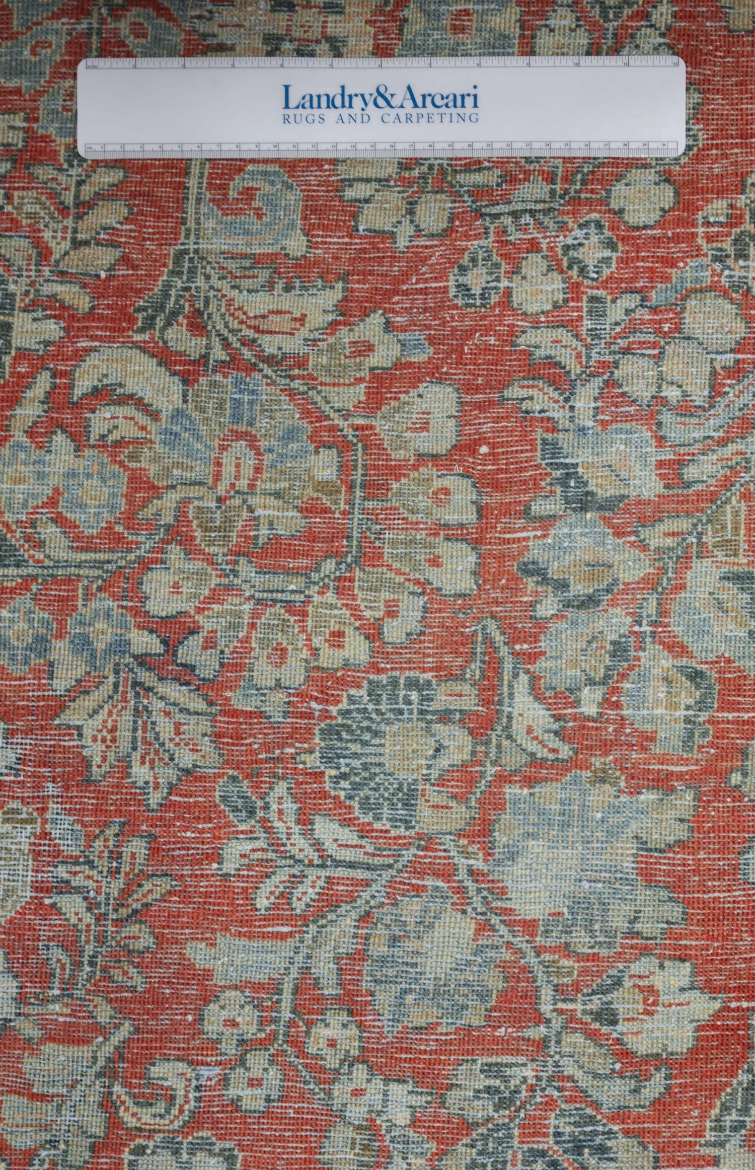 Vintage Sarouk Handwoven Traditional Rug, J73525