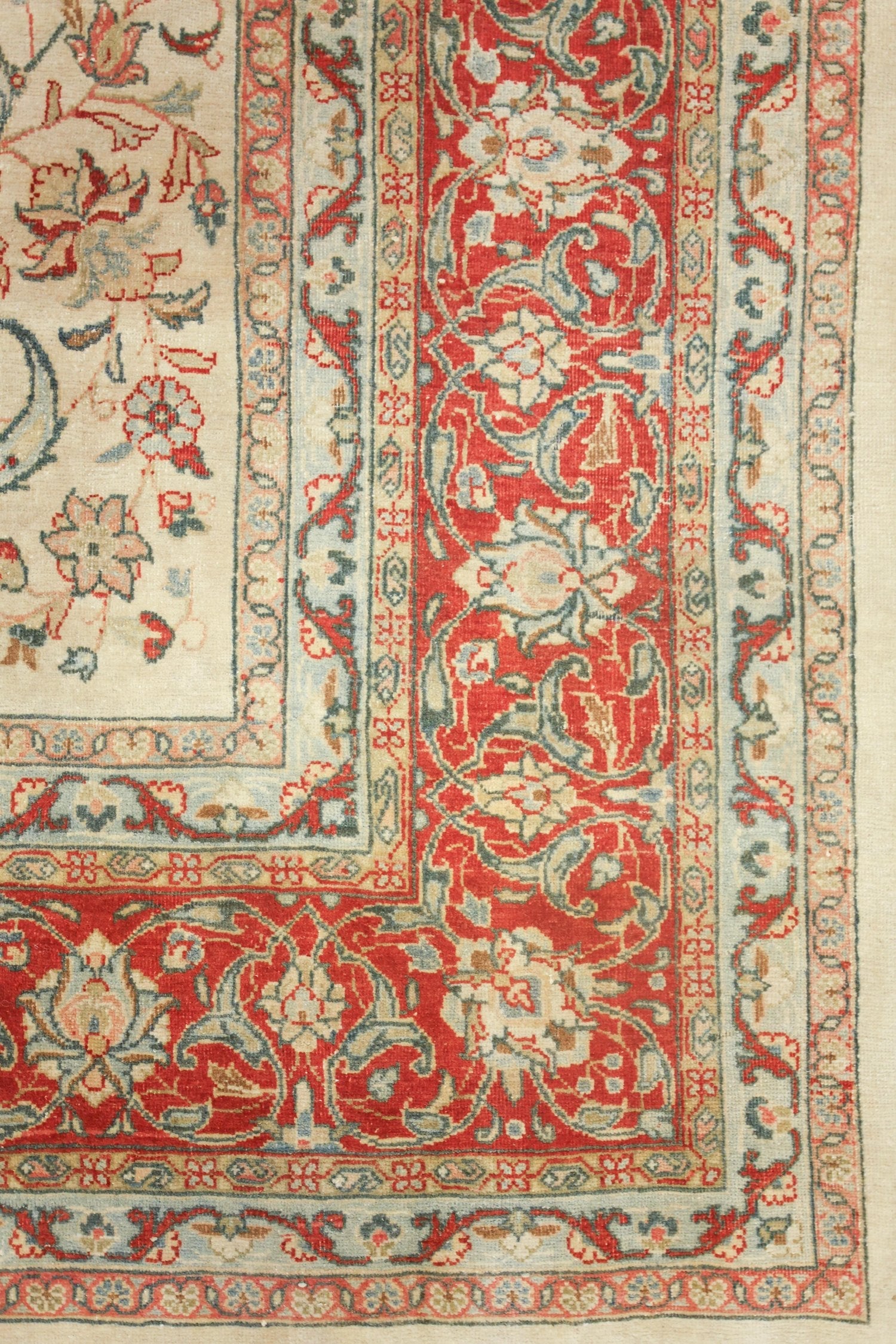 Vintage Sarouk Handwoven Traditional Rug, J73958