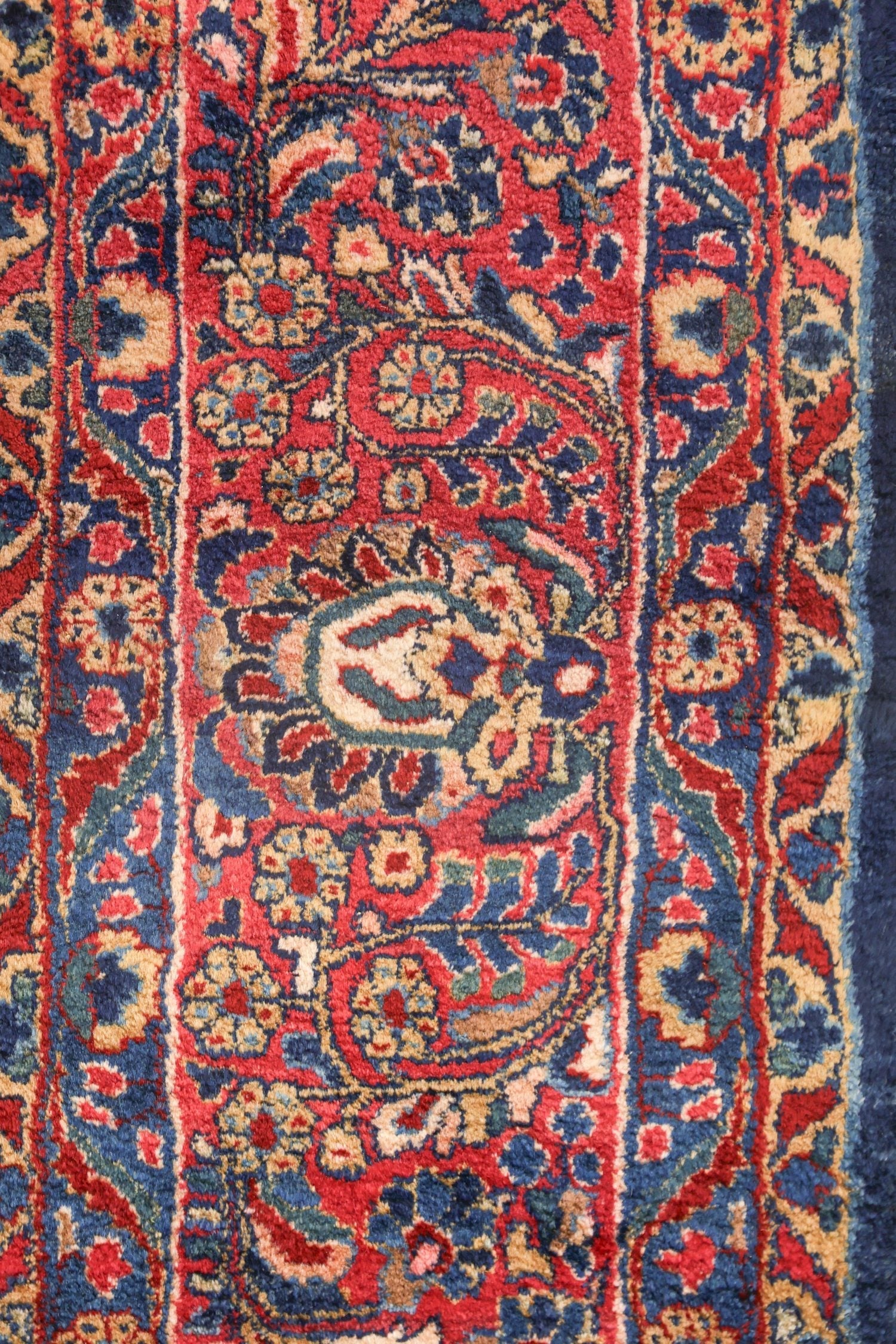 Antique Sarouk Handwoven Traditional Rug, J75204