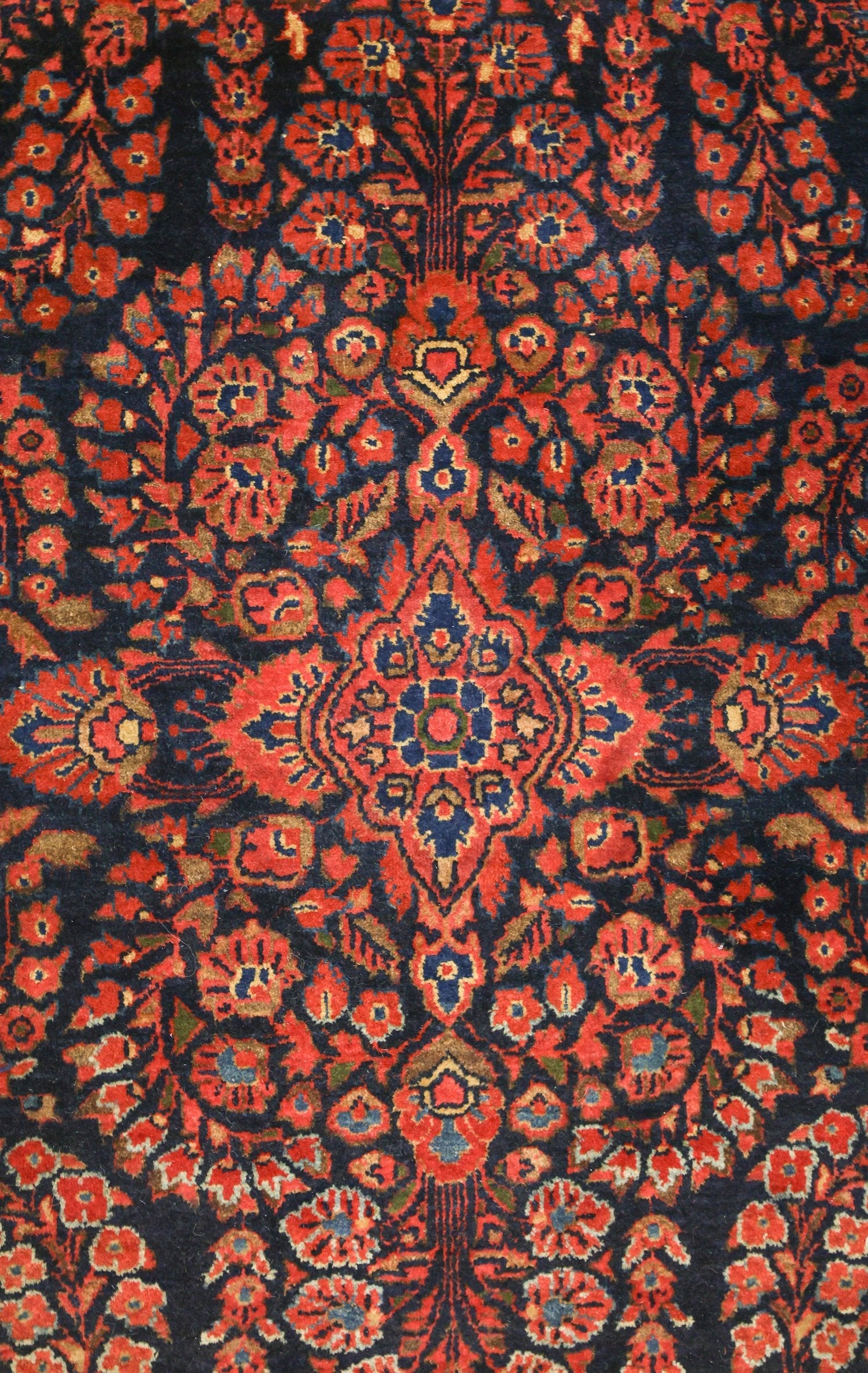 Antique Sarouk Handwoven Traditional Rug, J75397