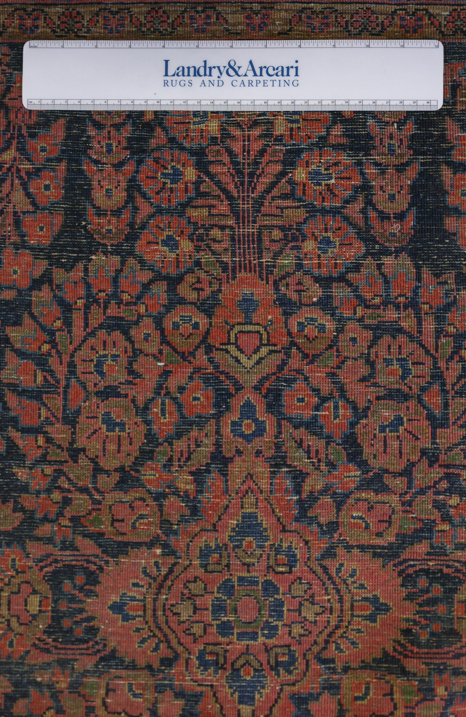 Antique Sarouk Handwoven Traditional Rug, J75397