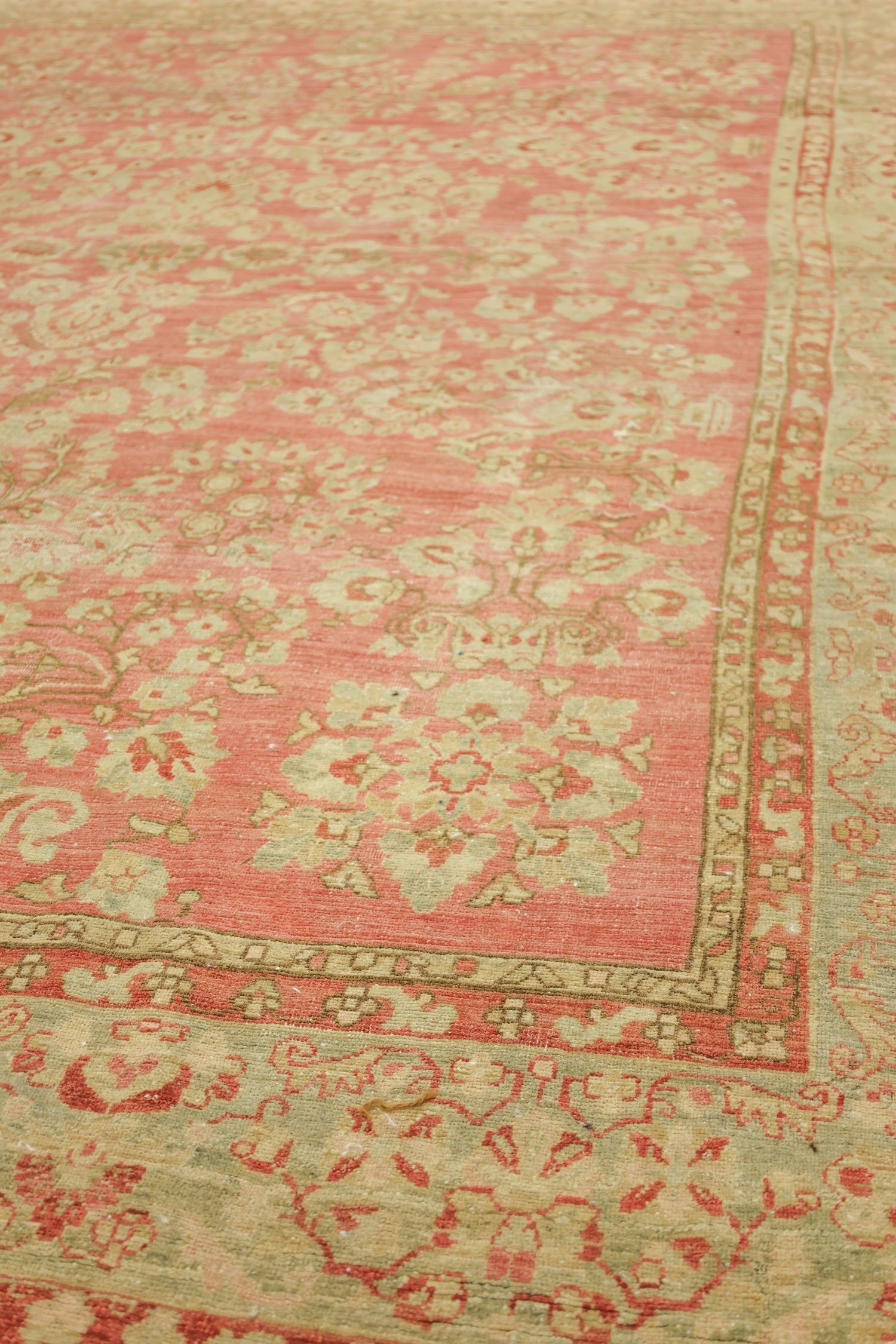 Vintage Sarouk Handwoven Traditional Rug, J76607