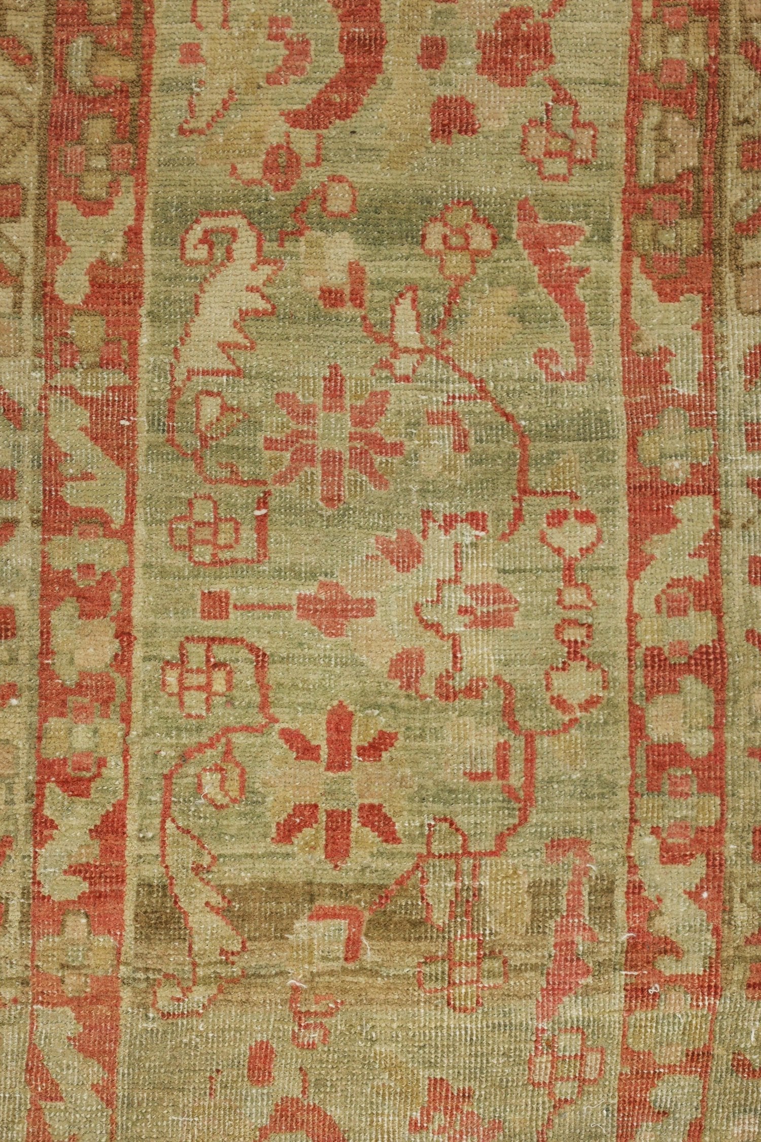 Vintage Sarouk Handwoven Traditional Rug, J76607