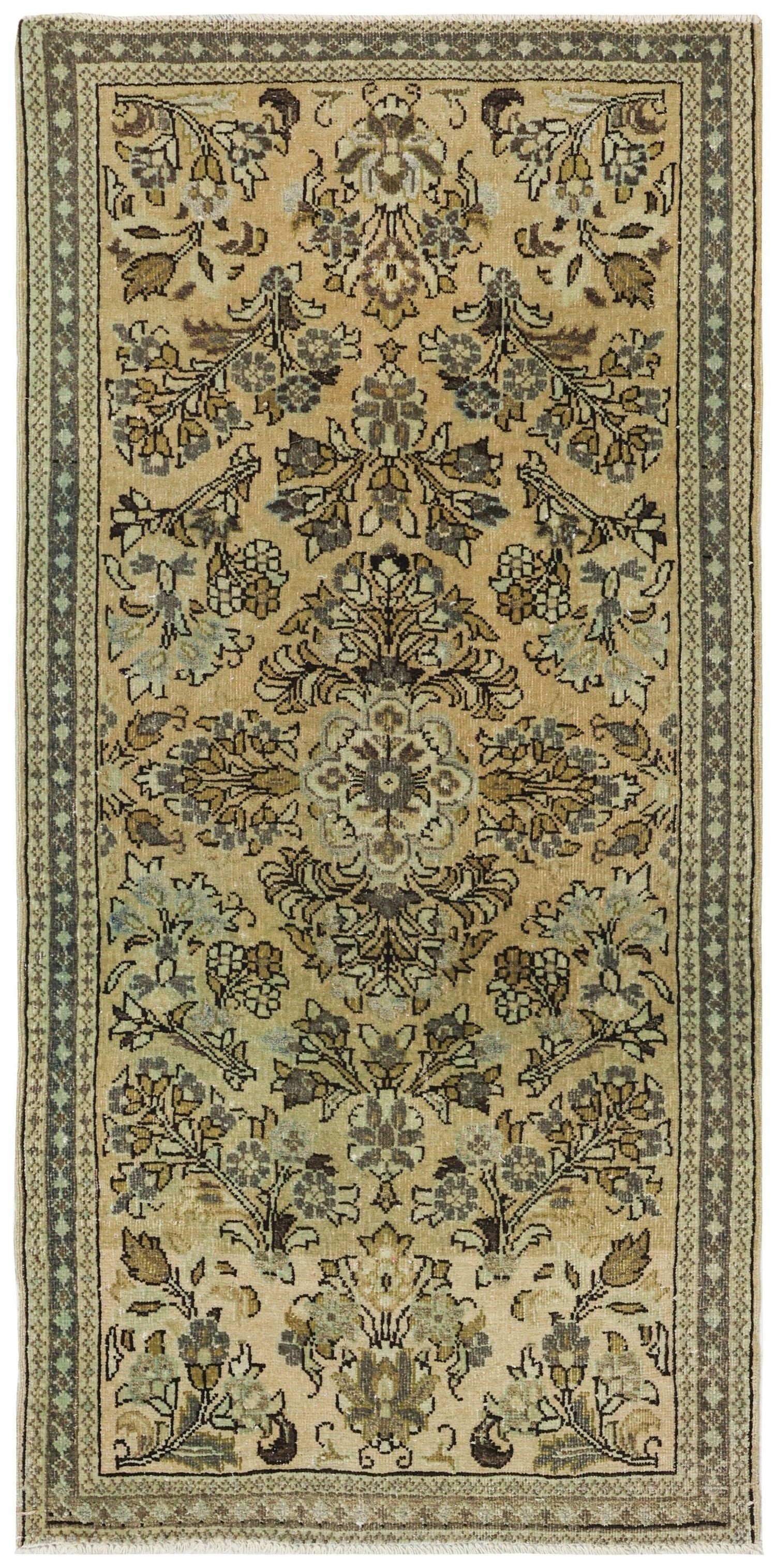 Vintage Sarouk Handwoven Traditional Rug