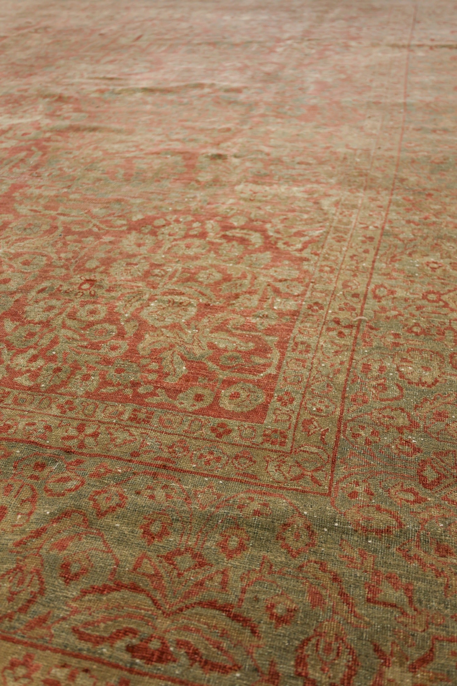 Vintage Sarouk Handwoven Traditional Rug, J76660