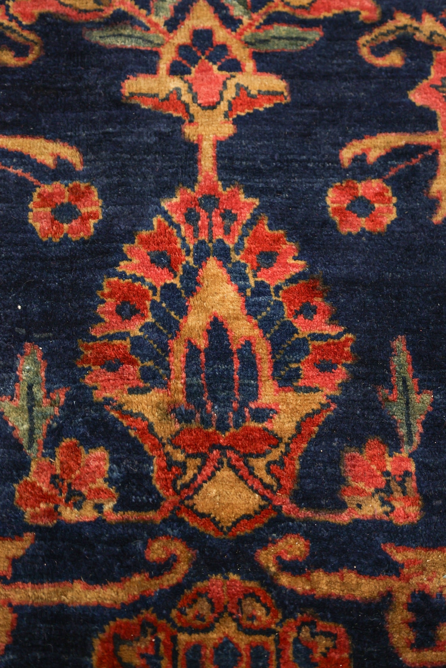 Antique Sarouk Handwoven Traditional Rug, J76679