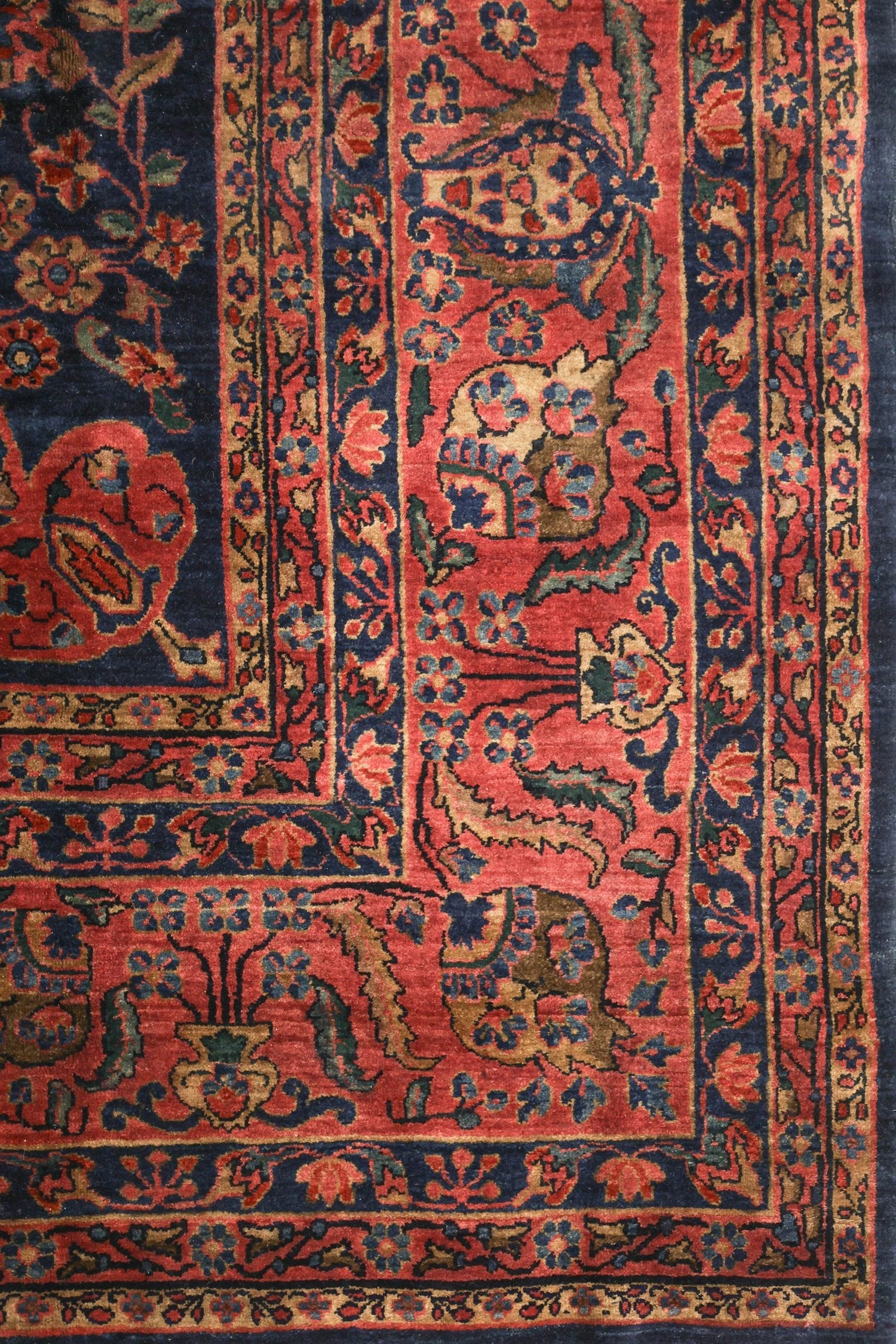 Antique Sarouk Handwoven Traditional Rug, J76679