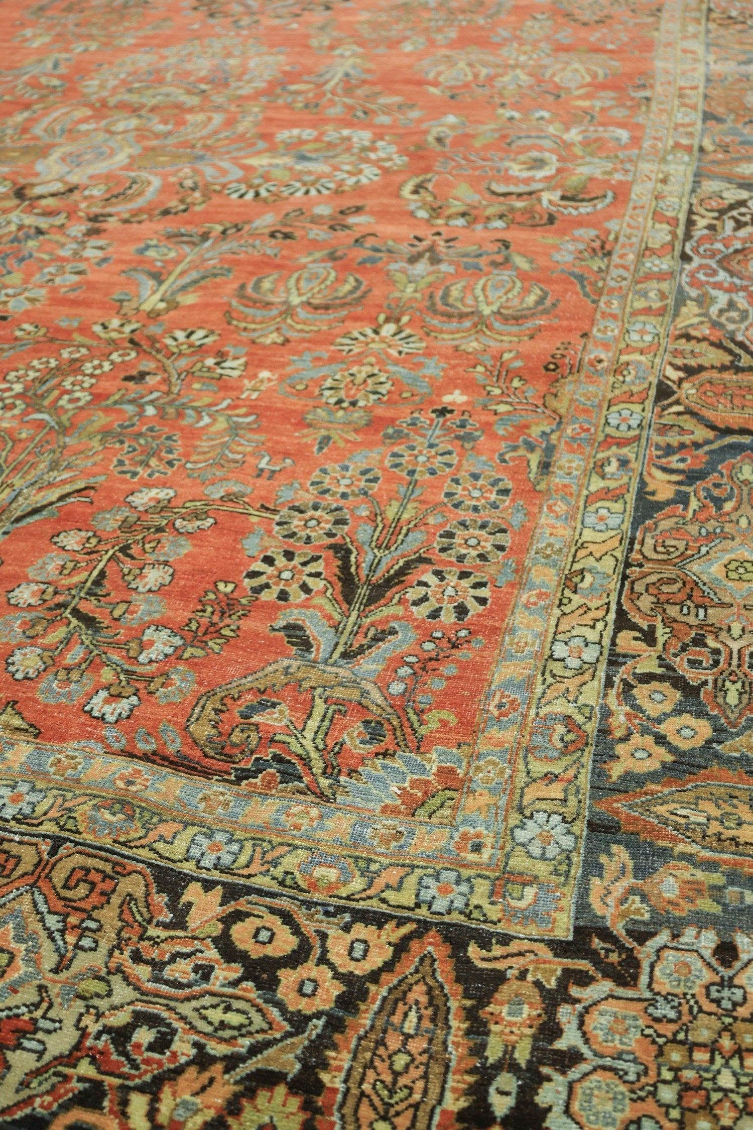 Vintage Sarouk Handwoven Traditional Rug, J76688