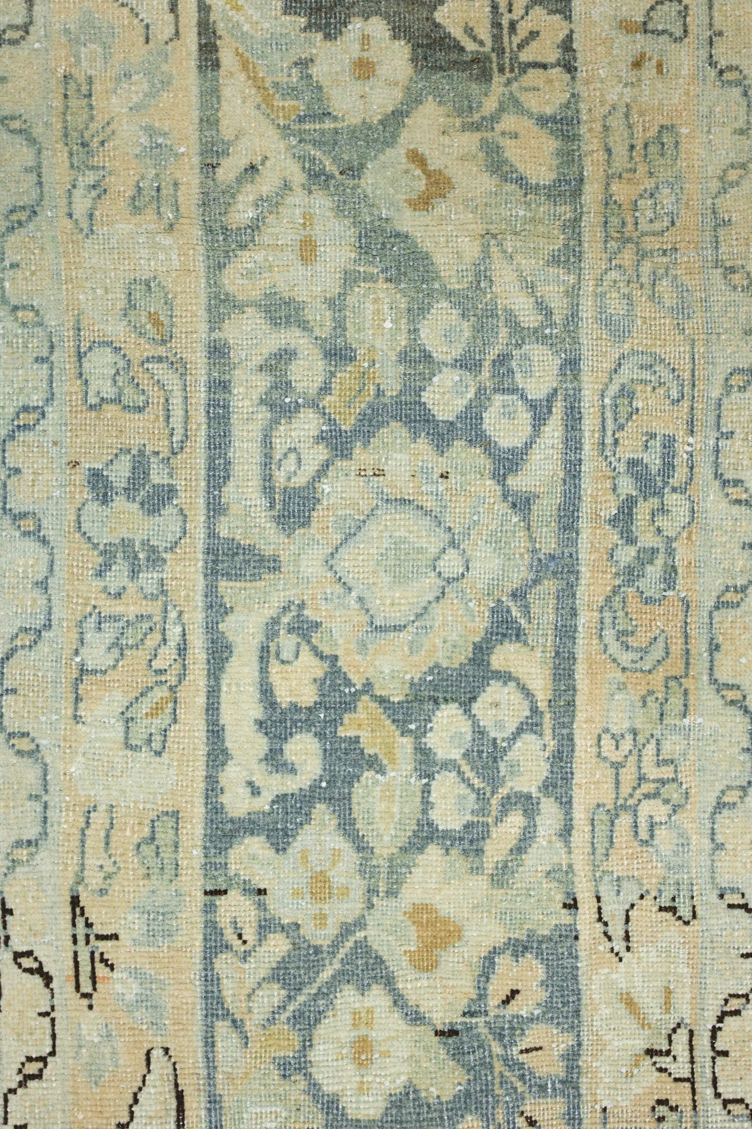 Vintage Sarouk Handwoven Traditional Rug, J76698