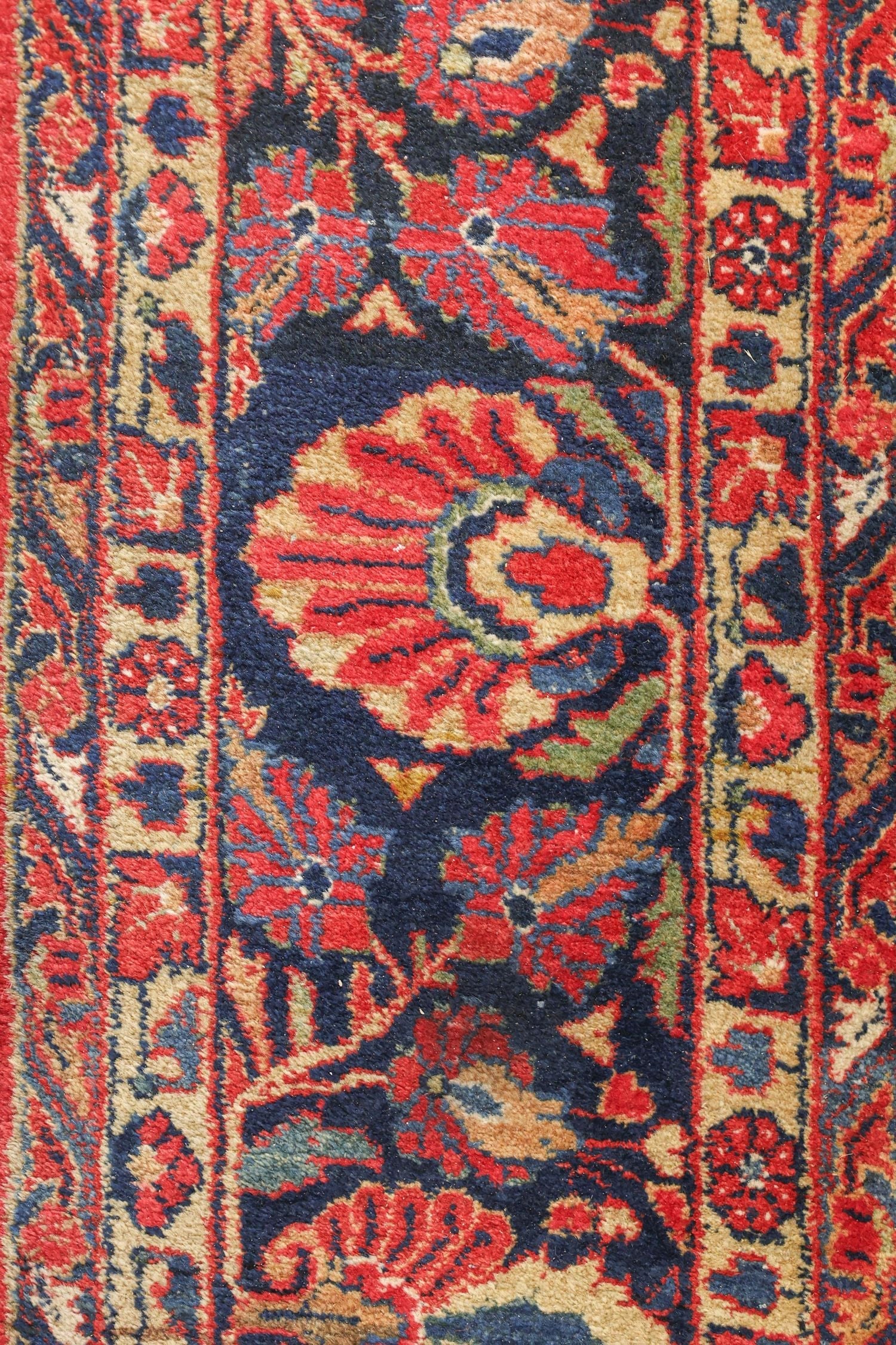 Antique Sarouk Handwoven Traditional Rug, J76845